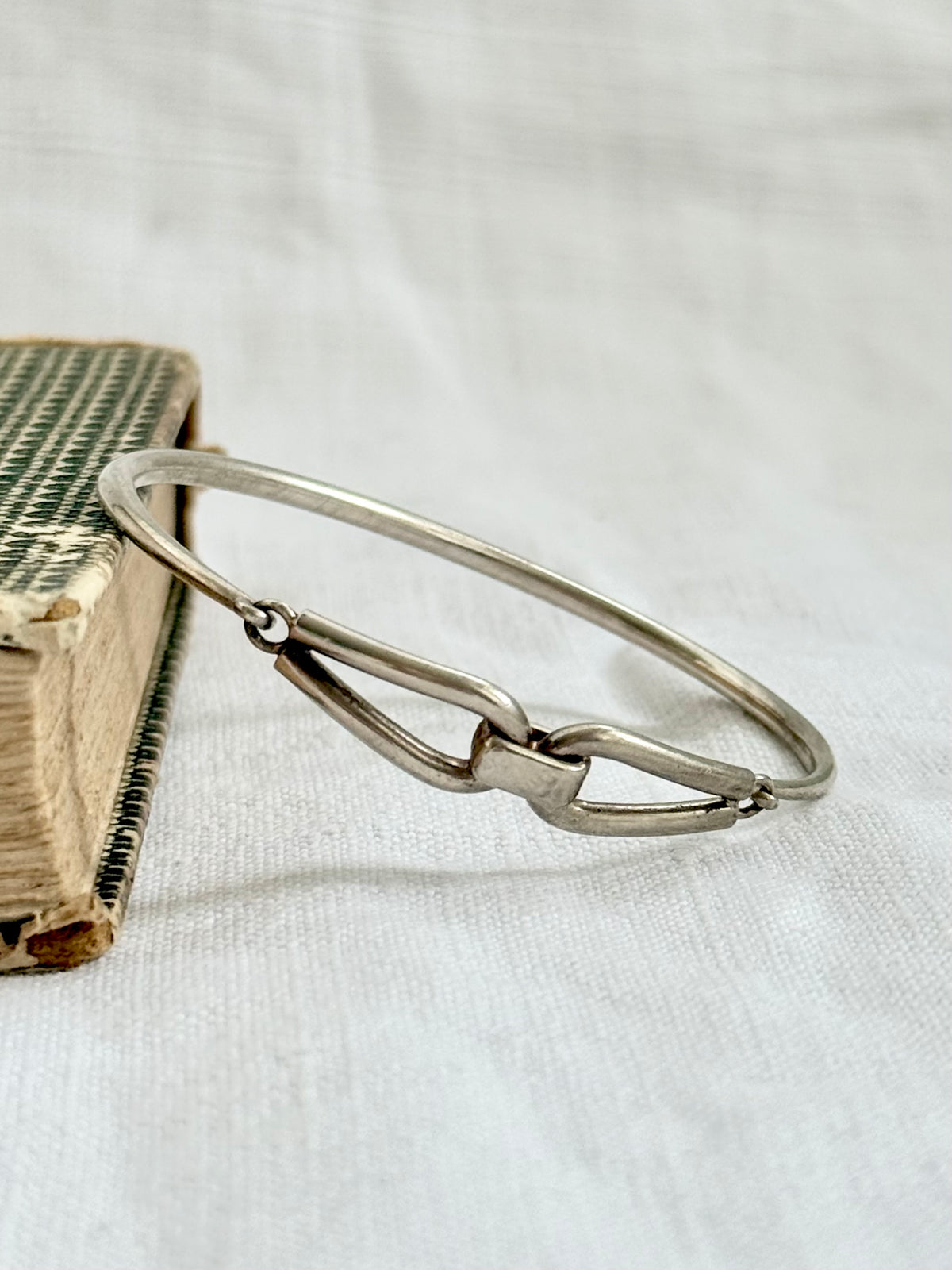 .925 sterling silver geometric form modernist double loop buckle form gate clasp connector solid silver bangle