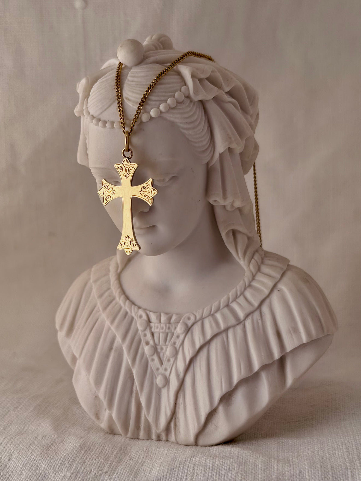 .1900s .1950s .375 .9ct antique Edwardian style gold religious faith cross gold pendant