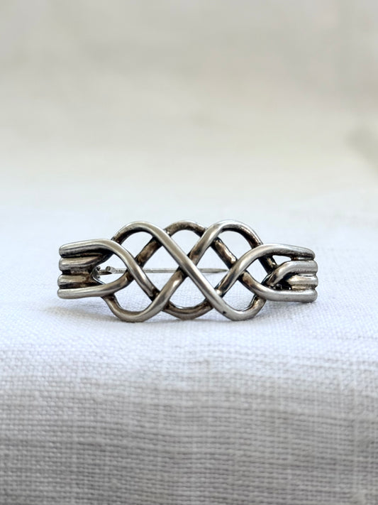 .1900s revival .1998 .925 Celtic Sterling Silver knot brooch