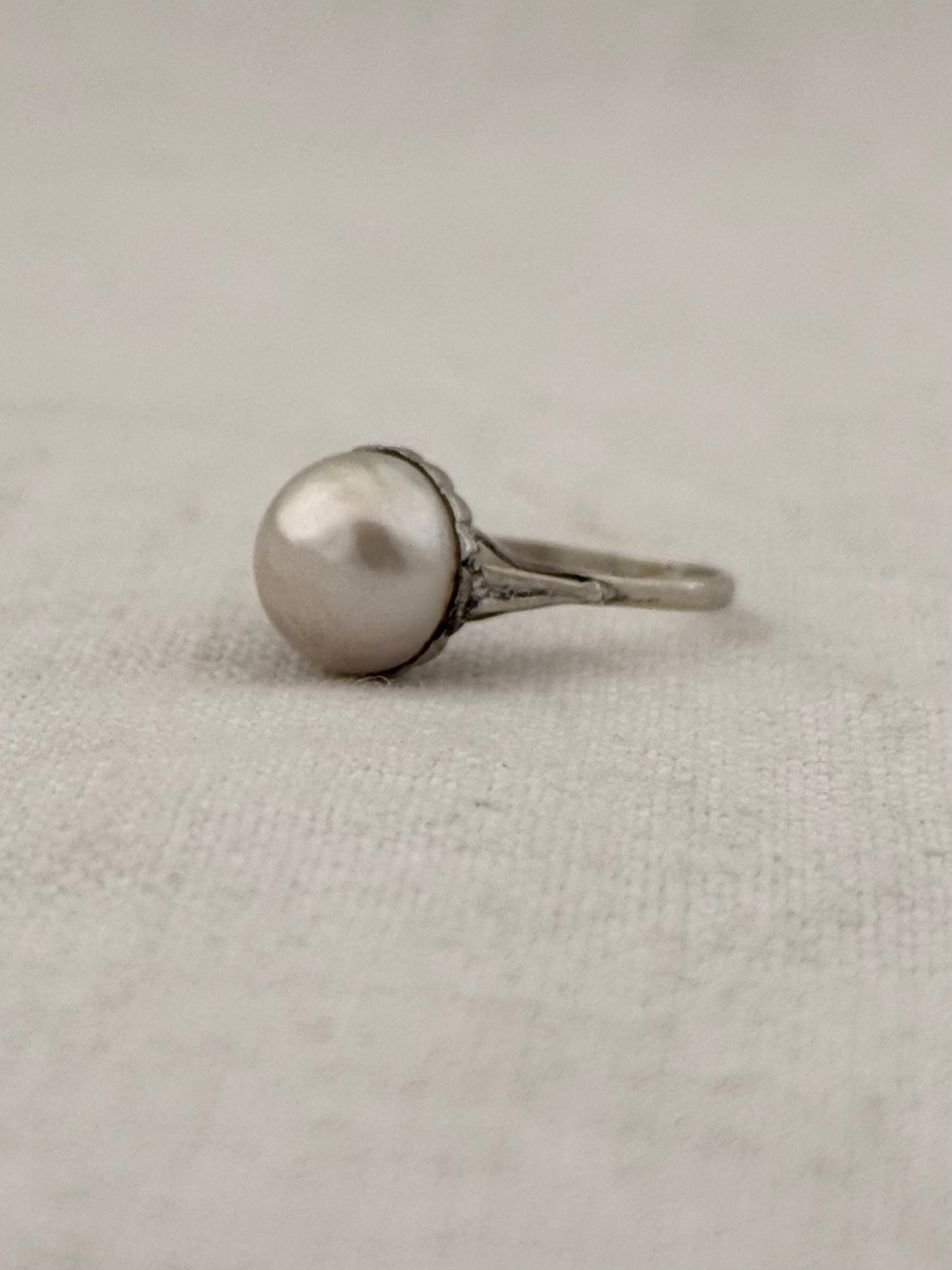 .18ct .1920s antique Edwardian early Art Deco Solitaire Natural Pearl Mabe Pearl white gold antique dress ring