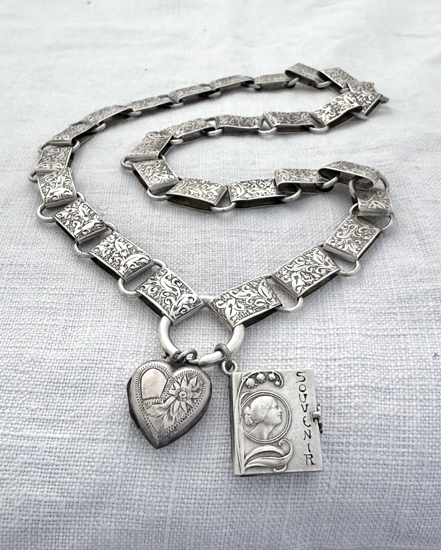 .925 1880s 1890s antique Victorian era rare and beautiful sterling silver hand engraved book chain collar necklace