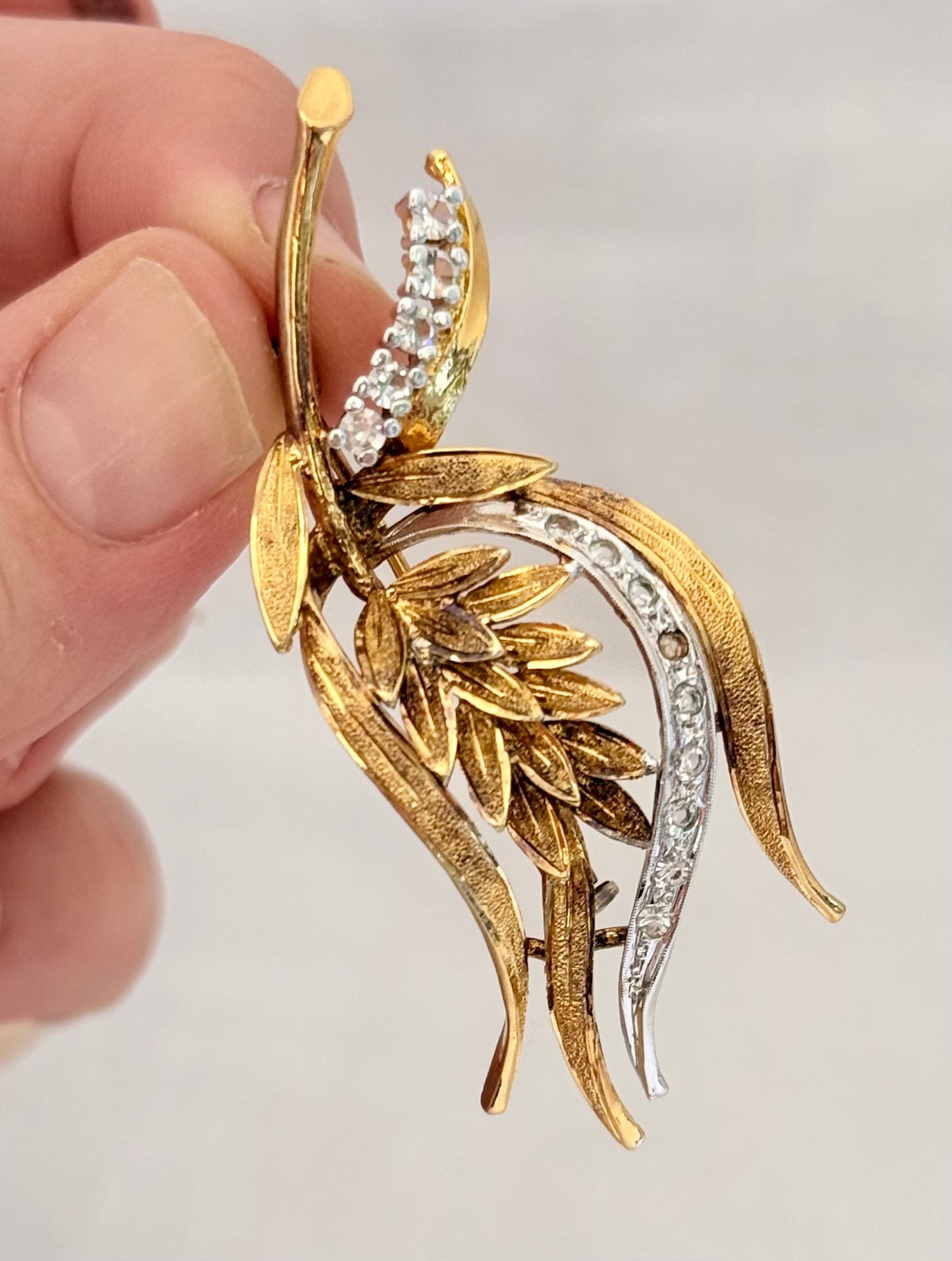 .1940s .1950s revival gold Wheat sheath and Leaf diamond paste spectacular costume gold metal costume dress brooch