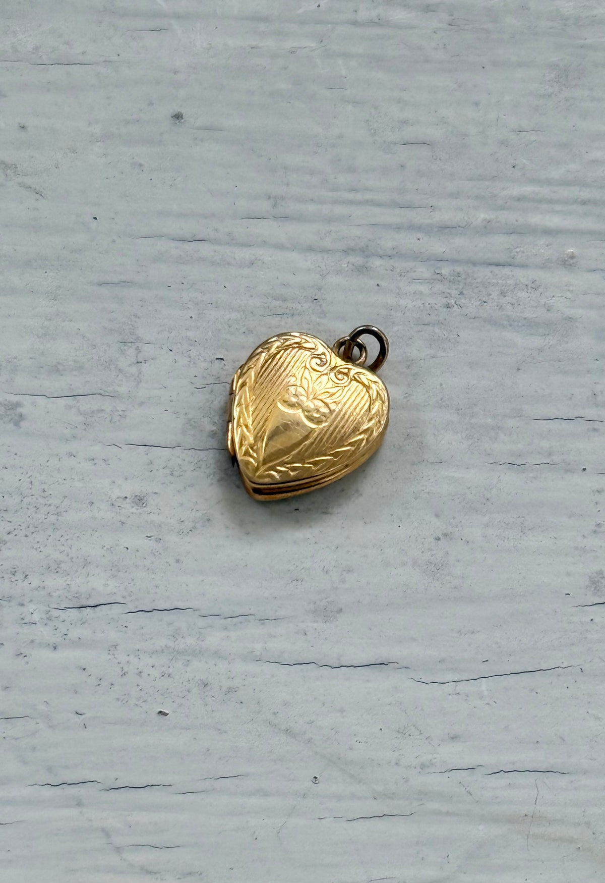 .10ct .1950s miniature gold romantic heart locket pendant