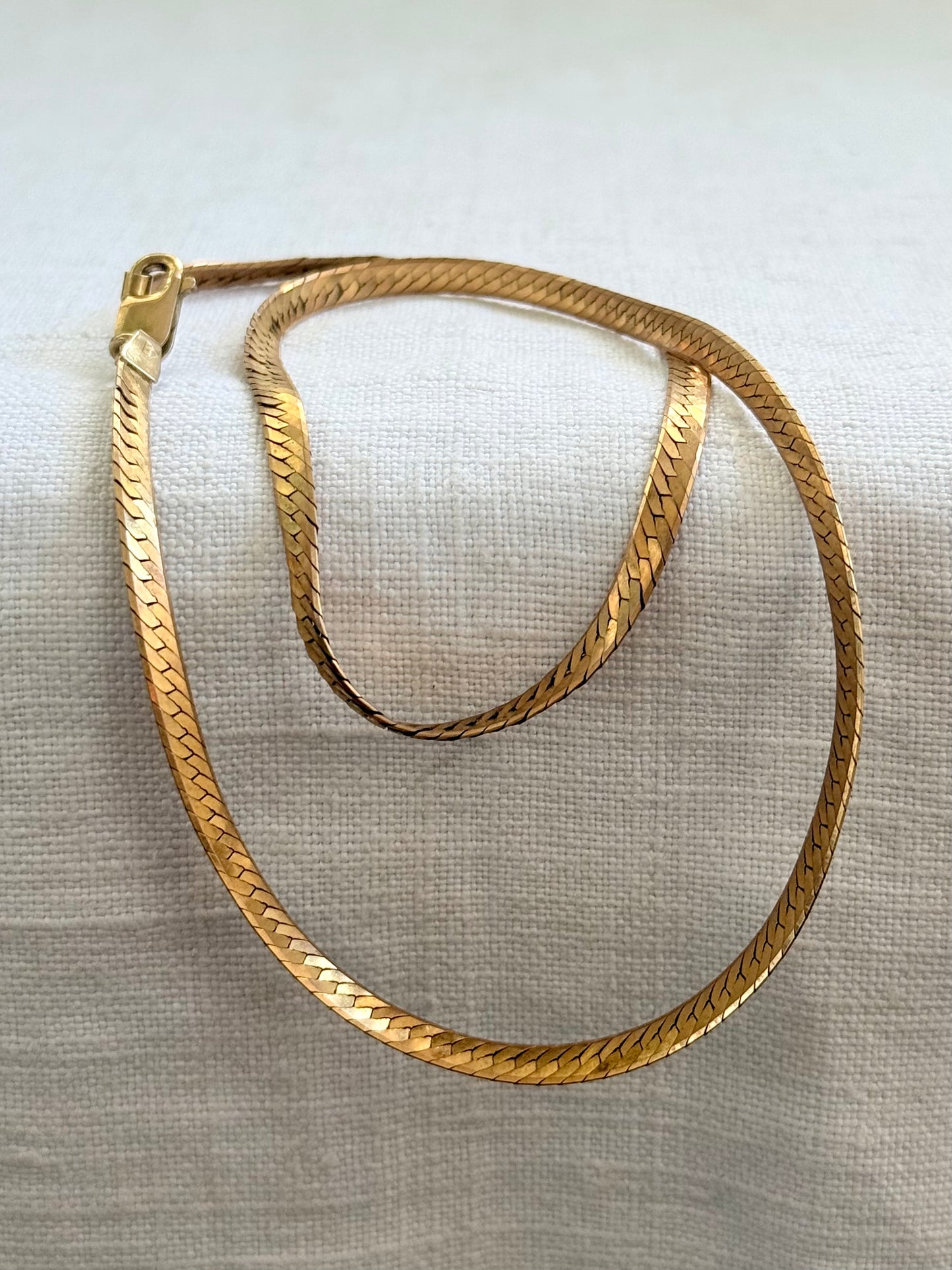 .1970s .1980s .375 .4mm wide .47cm long .9ct gold modernist Italian flat link luxury classic snake chain yellow gold chain necklace