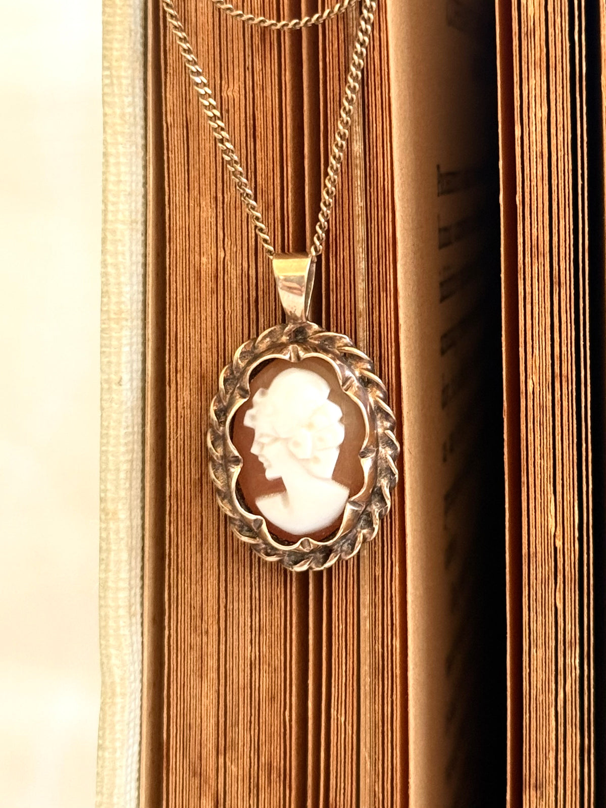 .1950s .1970s .375 .9ct gold Edwardian revival hand carved gold Cameo pendant on 9ct gold chain necklace