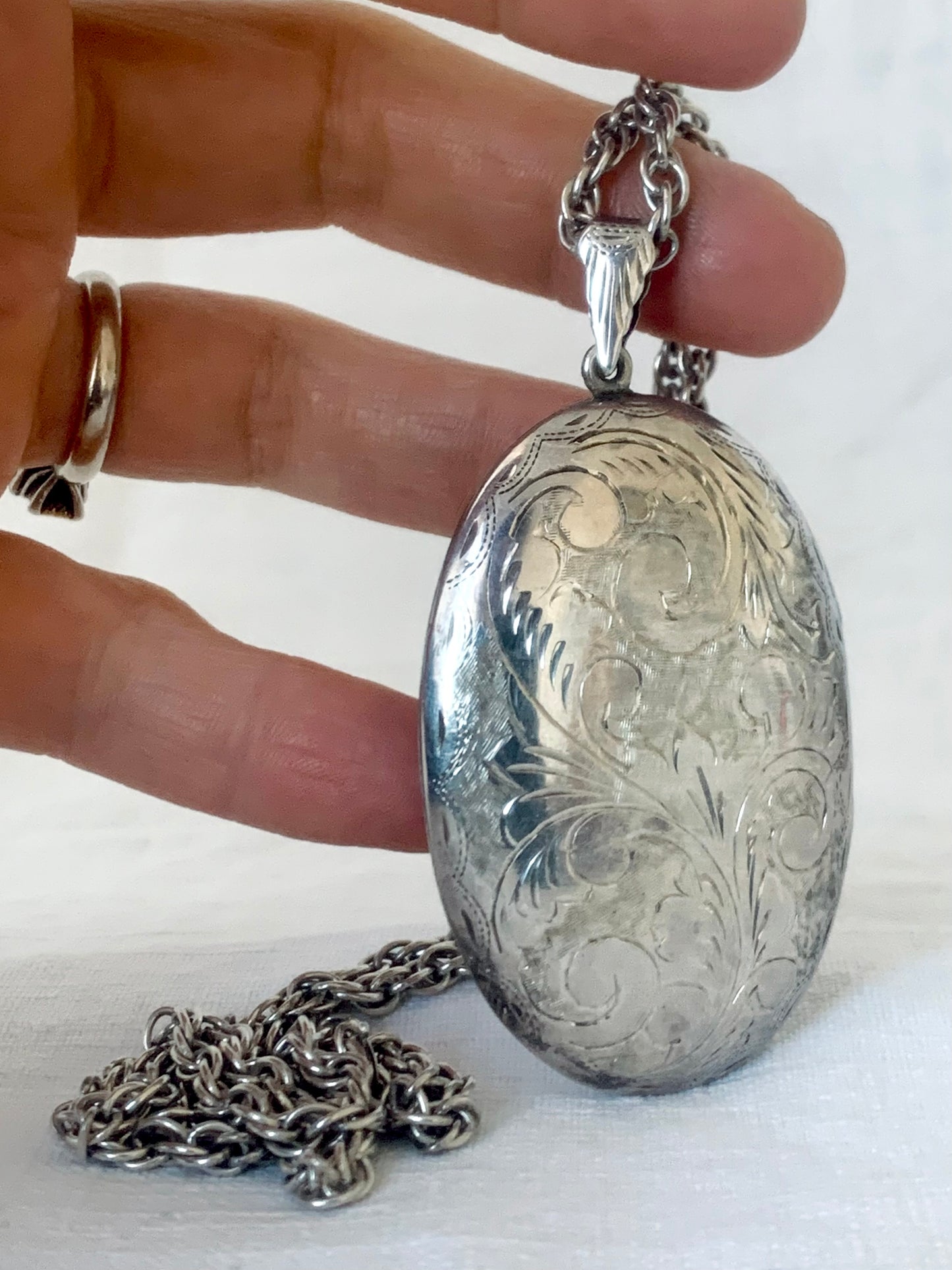 1980s 925 sterling silver super large oval photo locket with 61cm silver chain necklace