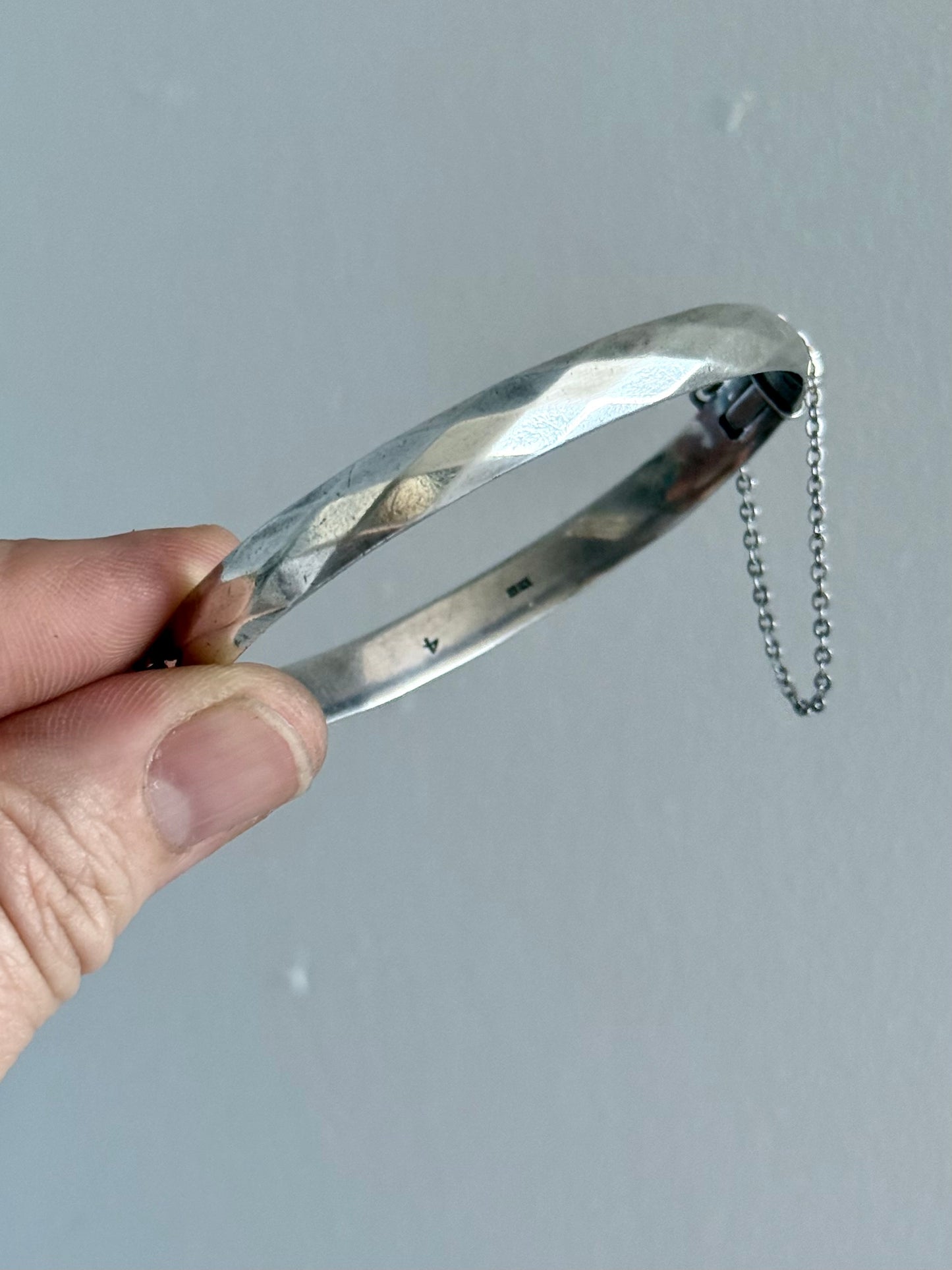 .1961 .925 Birmingham diamond faceted sterling silver hallmarked mid century modern harlequin clasp bangle