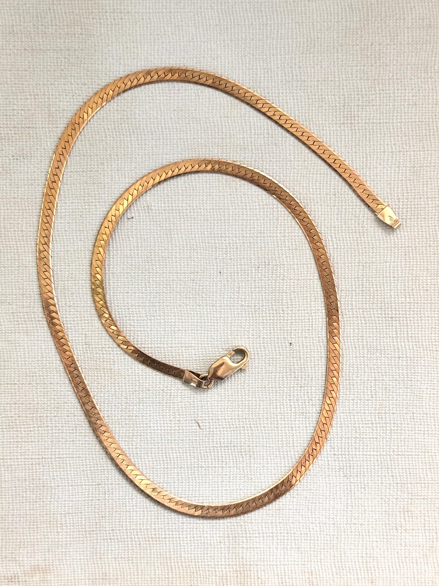 .1970s .1980s .375 .4mm wide .47cm long .9ct gold modernist Italian flat link luxury classic snake chain yellow gold chain necklace