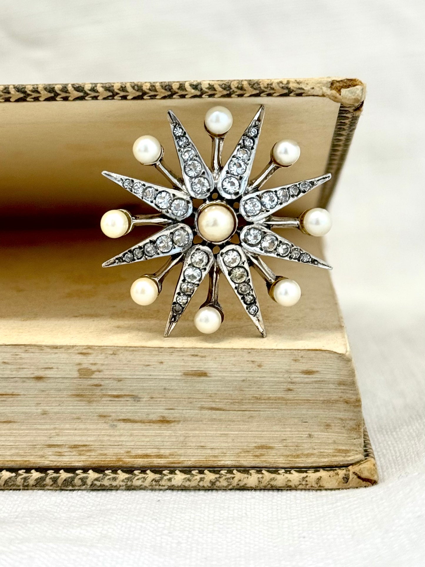 .1968 .925 Victorian revival 8 pointer sterling silver starburst star pendant with pearl and pave set diamanté gemstones