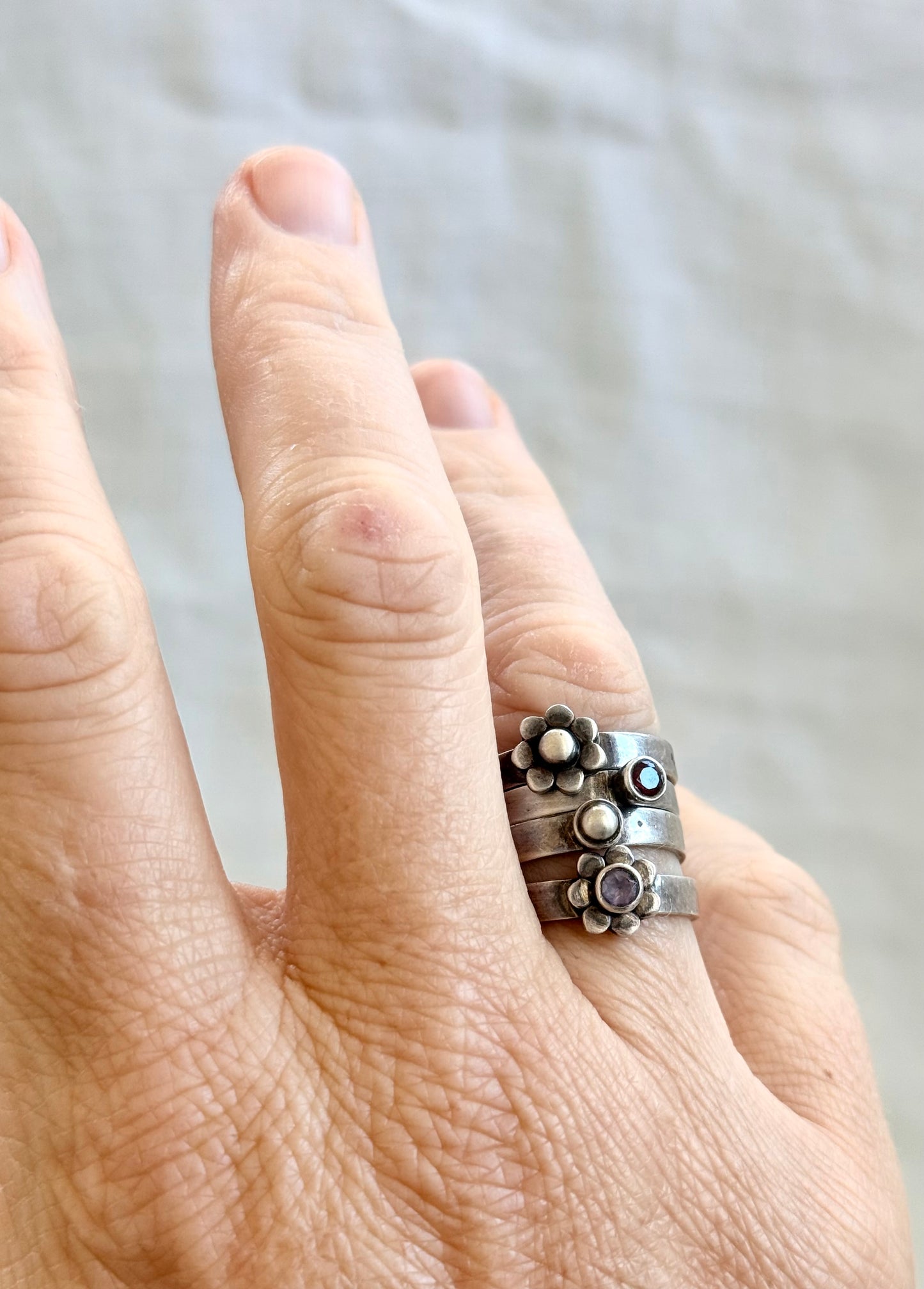 .4 ring .925 silver artisan made fancy daisy flower and seedpod silver and gemstone multiple band ring