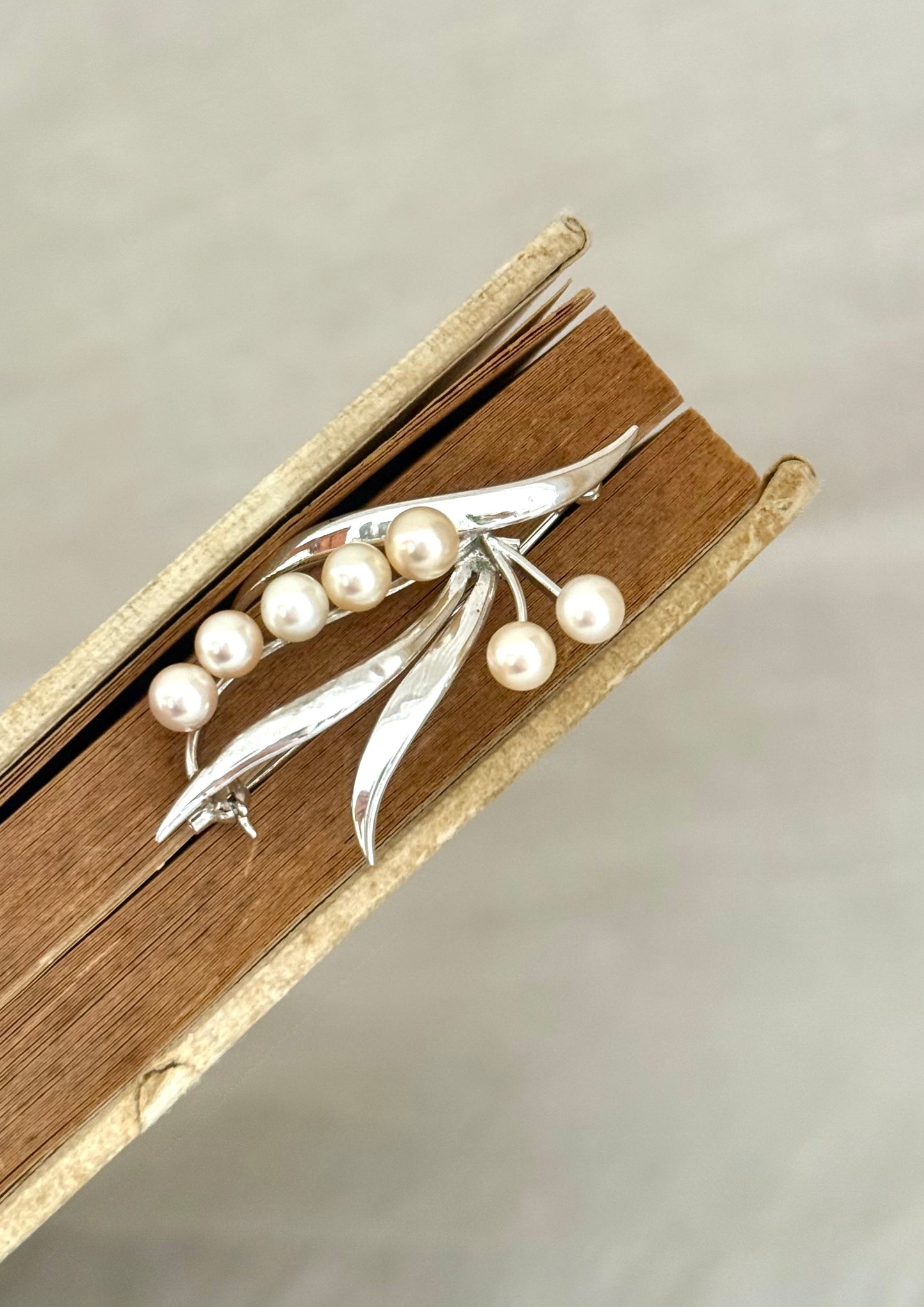 .1970s .925 Akoya pearl sterling silver Mid Century Modern luxury 7 pearl brooch