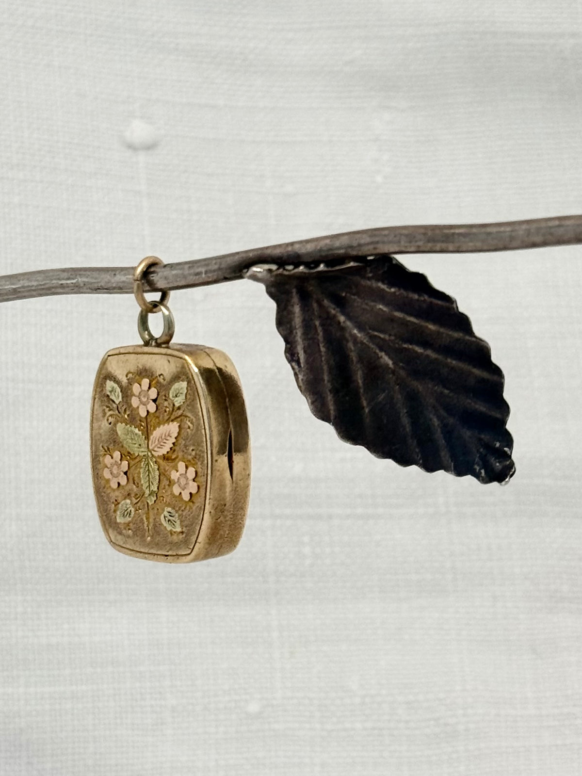 .18ct .1900s antique Belle Epoque French gold fine hand pierced Yellow Green Red Gold flower decal overlay locket pendant