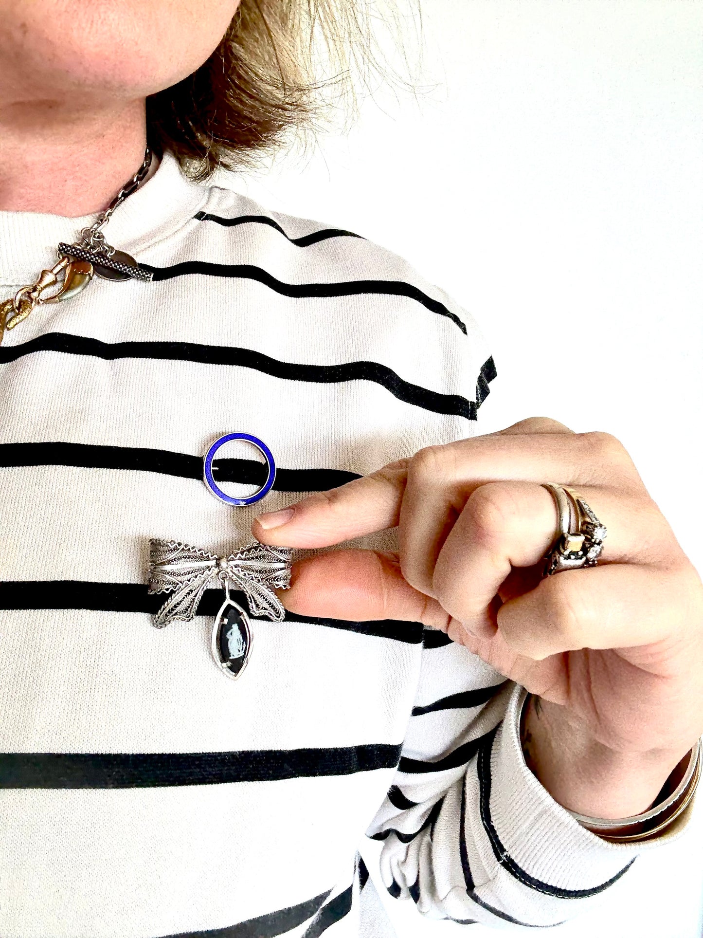 .1940s .1970s .925 artisan made fine filigree open work Malta hand made fine silver wire woven ribbon bow pin brooch with Wedgwood charcoal black vintage Jasperware high relief cameo dangle