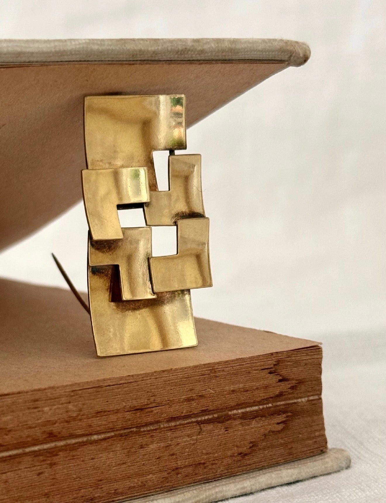 .14ct .1940s .1950s rolled gold designer Art Deco gold geometric rectangular modernist brooch by K&L Kordes & Lichtenfels German design team
