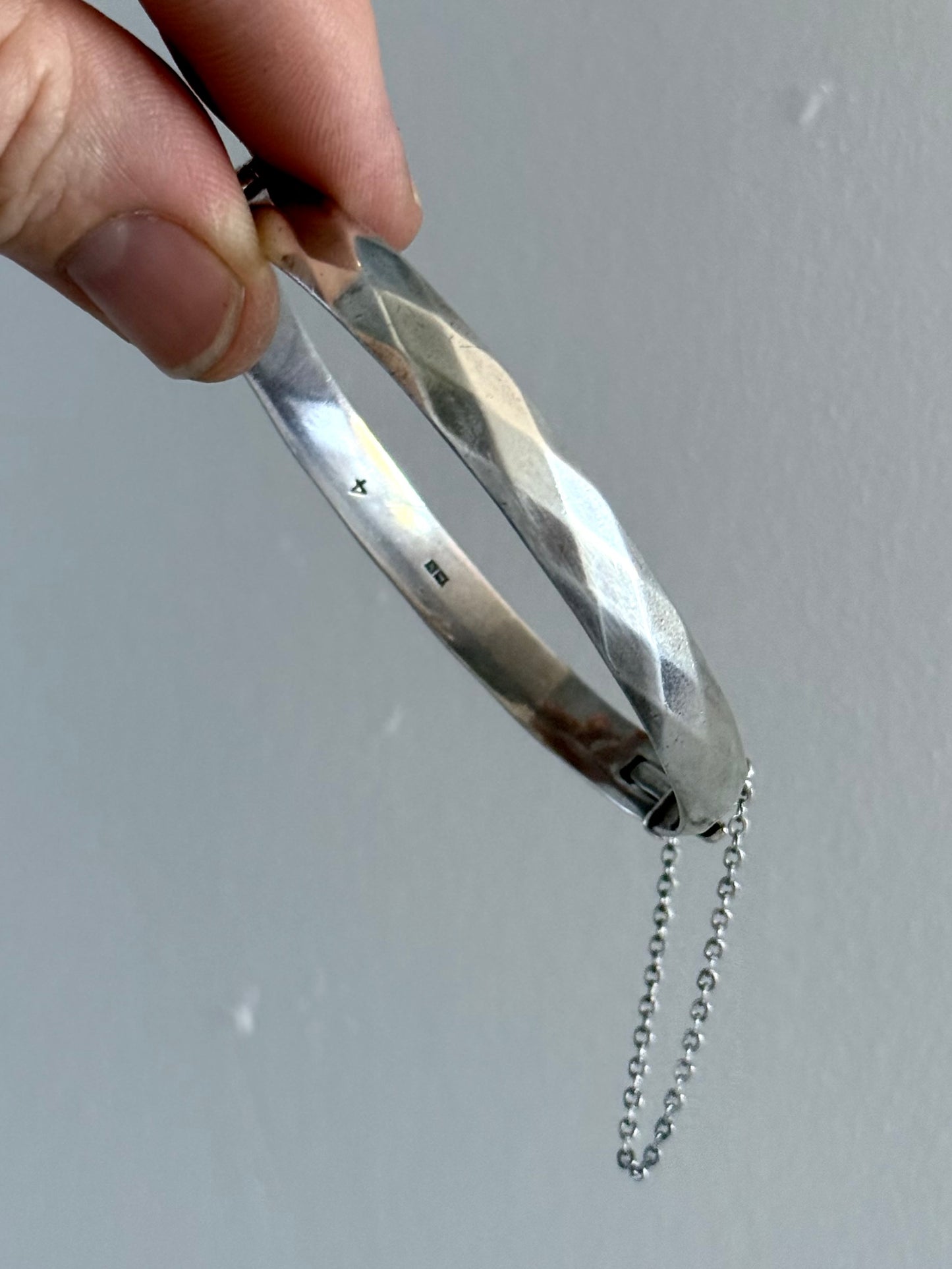 .1961 .925 Birmingham diamond faceted sterling silver hallmarked mid century modern harlequin clasp bangle