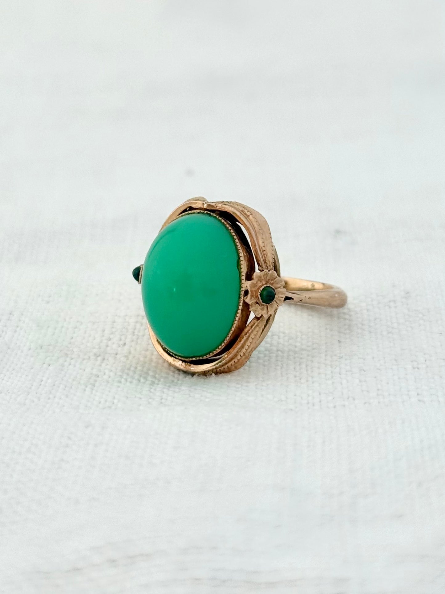 .14ct .1900s .1910s .585 gold antique Chrysoprase Peridot Arts & Crafts Aesthetic high carat gold dress ring