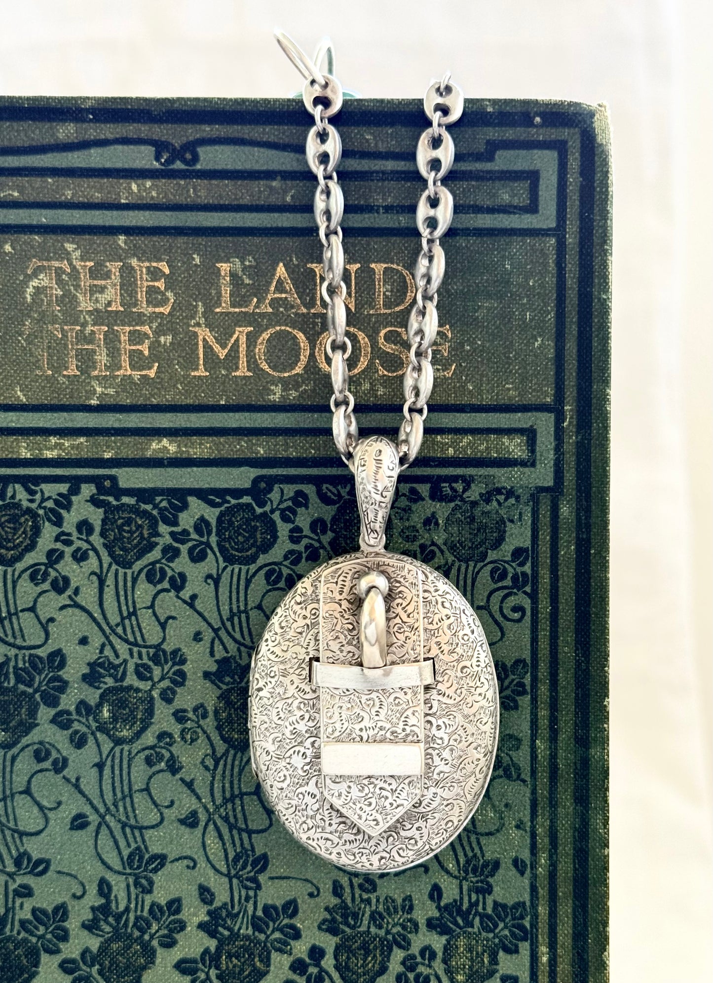 .1880s .925 antique Victorian sweetheart oversized sterling silver buckle locket