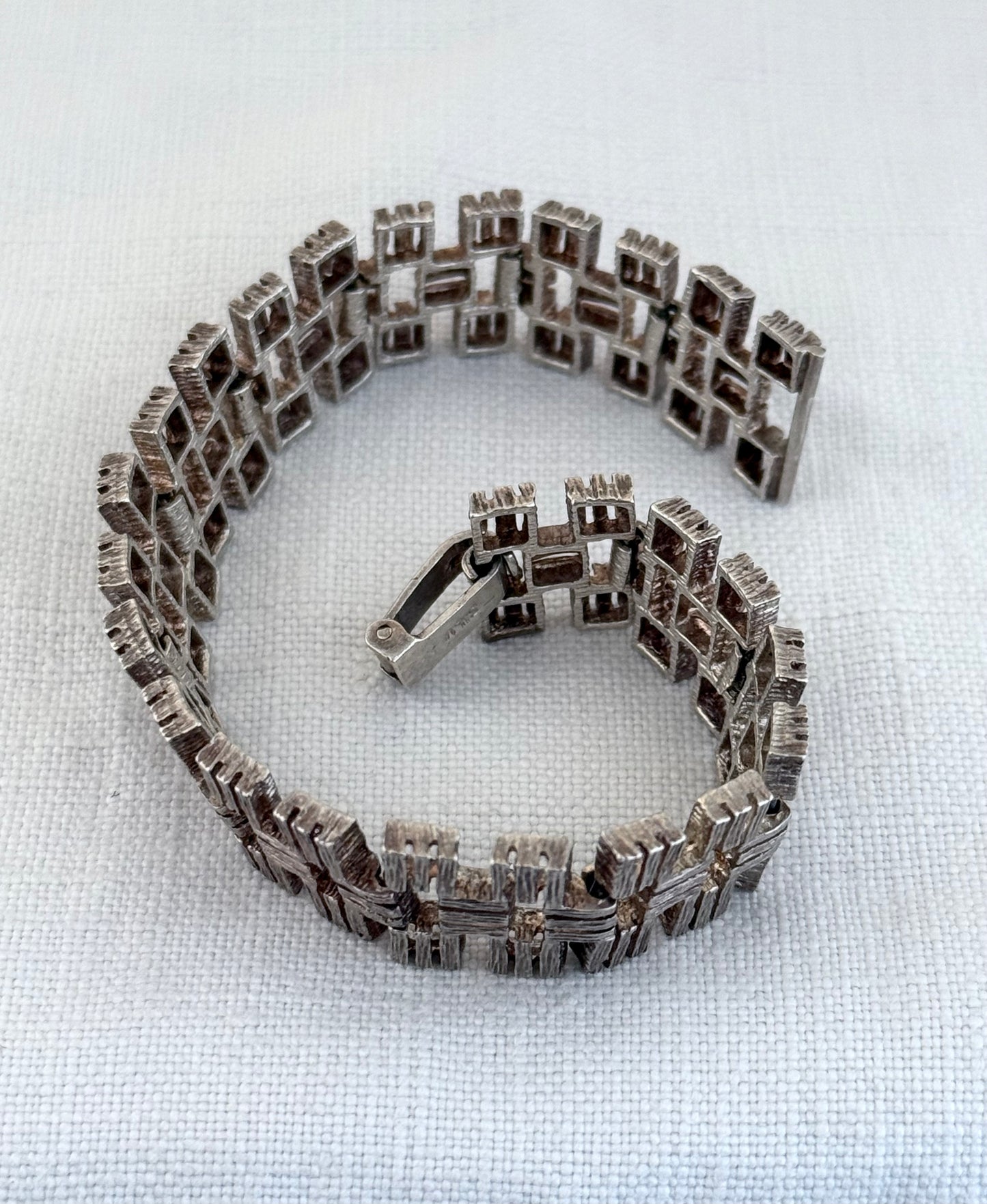 .1950s .925 Brutalist silver rectangular hinged segment silver bracelet