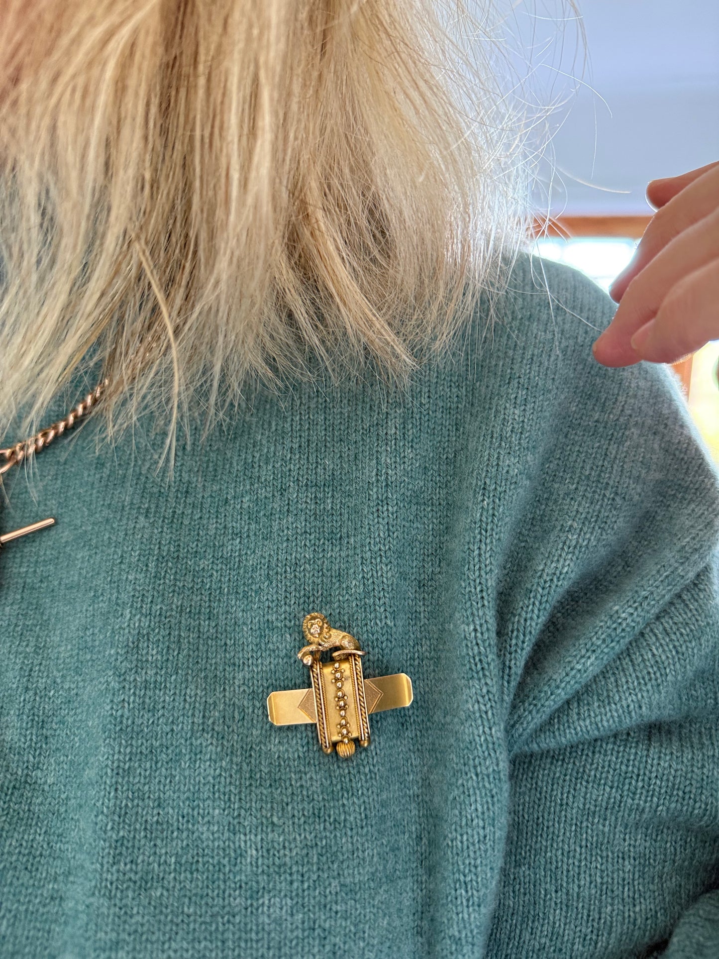 .18ct .1860s .750 standard gold Antique rare Etruscan Revival Brooch in 18ct Yellow Gold – Lion Motif with Granulation