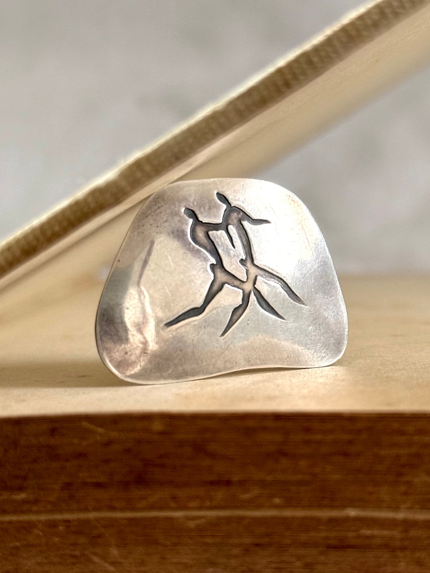 .1960s .1970s .925 silver artisan made South African retro Modernist Africa Khoisan Khoi Busman painting brooch