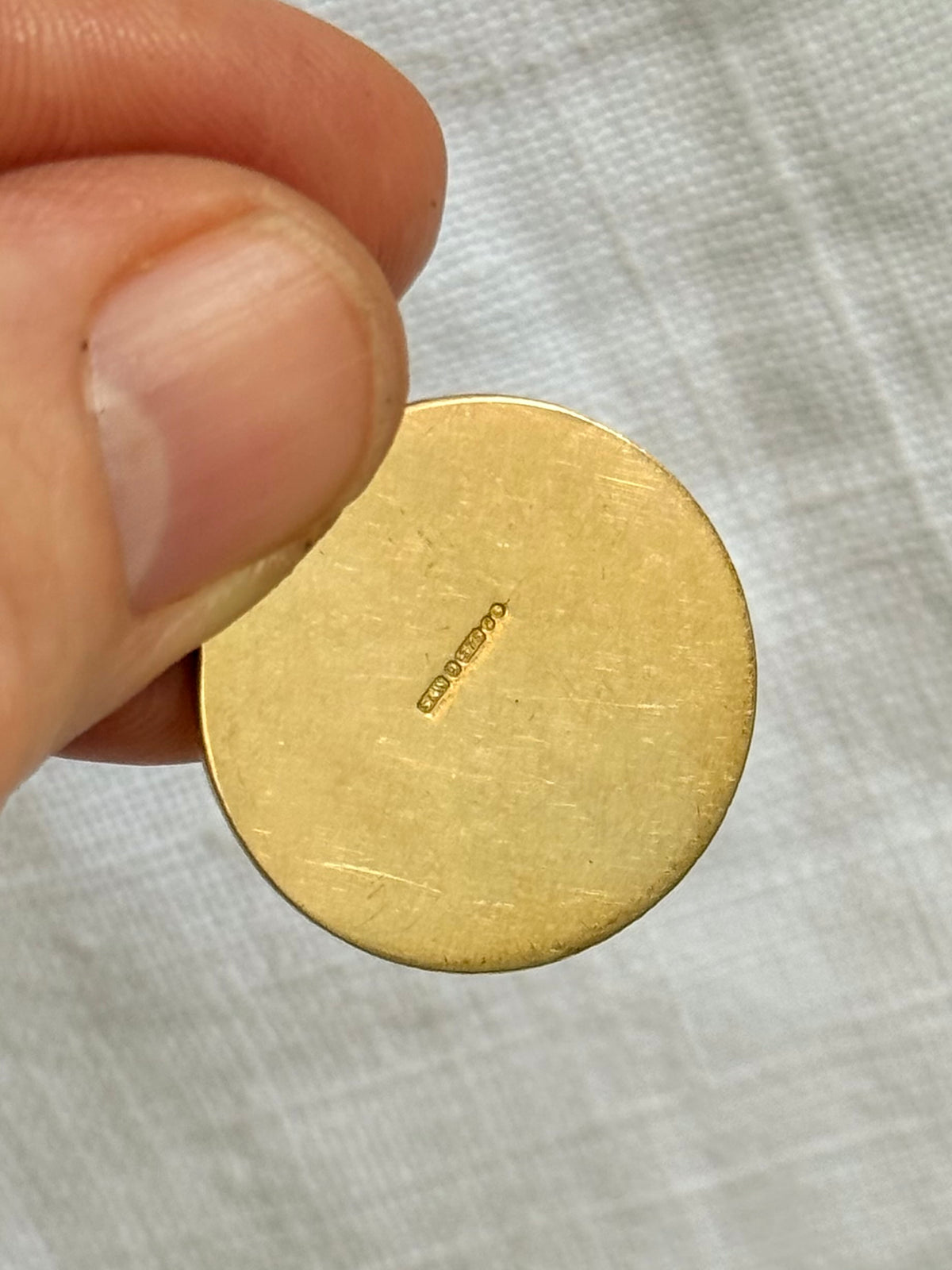 .1972 .9ct perfect Saint Christopher solid yellow gold good luck faith token medallion pendant
