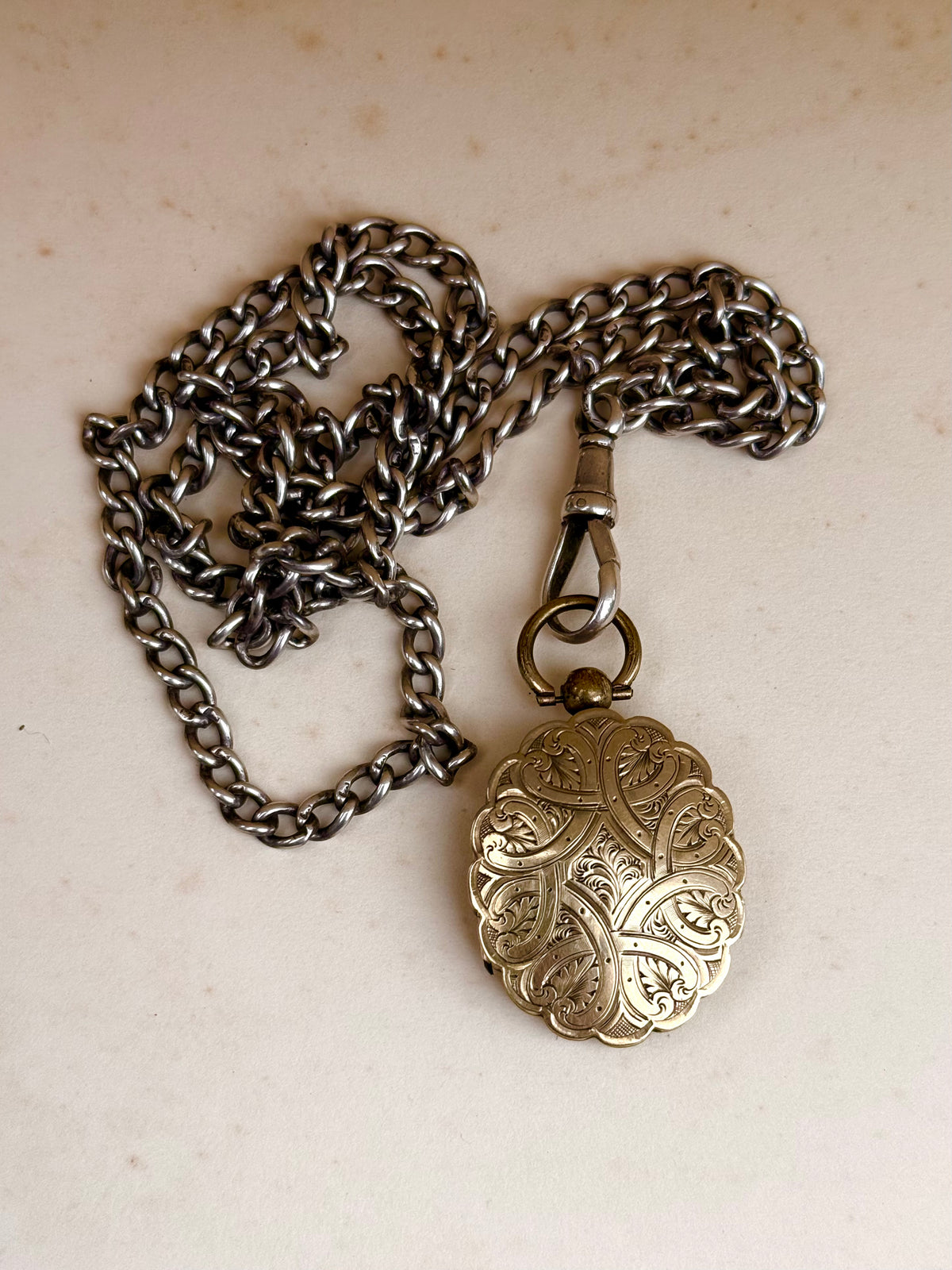 .1860s .1880s antique .375 .9ct gold Aesthetic Victorian era exquisite scallop form double sided front and back gold memento locket