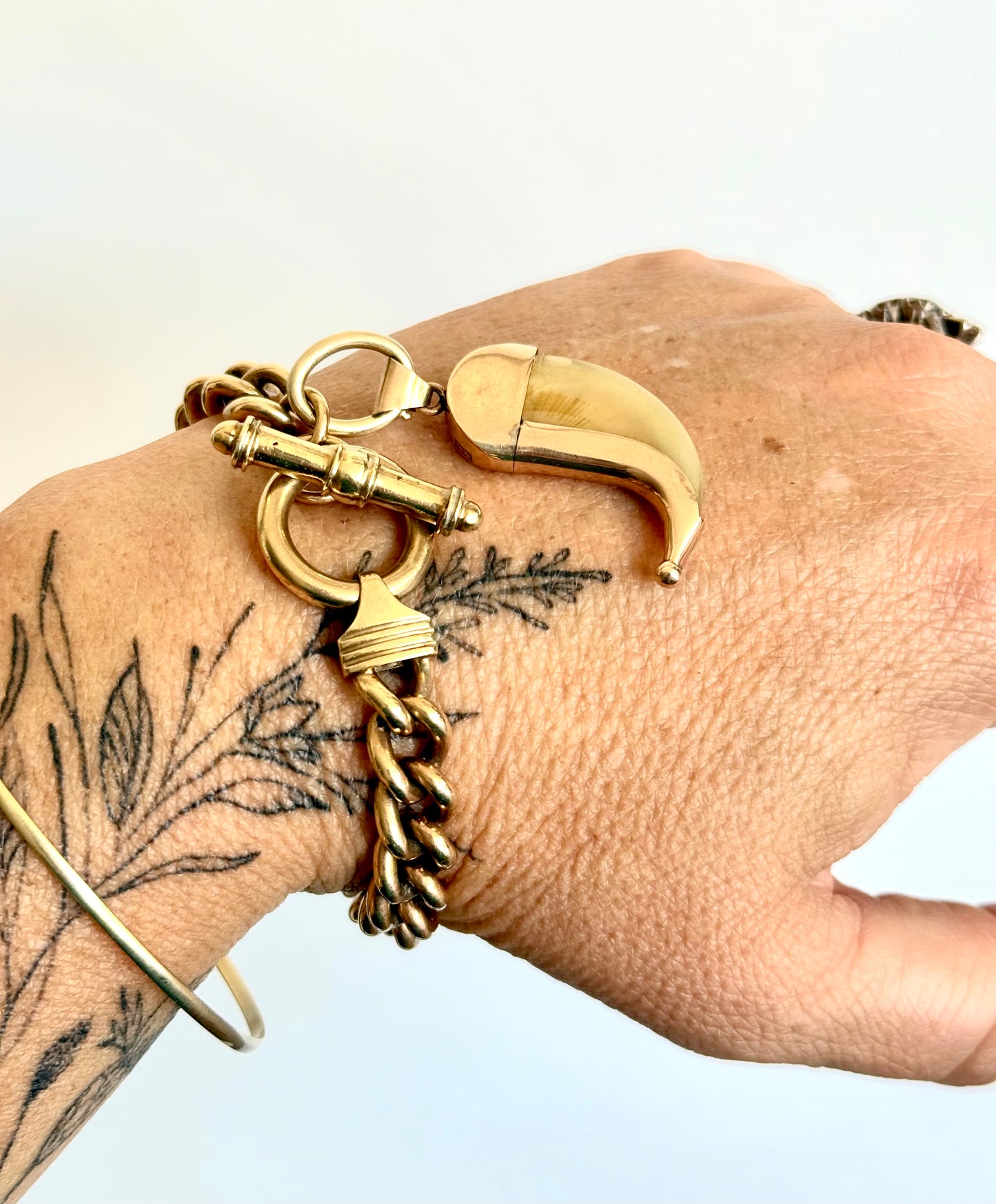 .375 .9ct yellow gold modernist chunky gold solid and heavy gold wide link t-bar toggle chunky fob chain curb bracelet