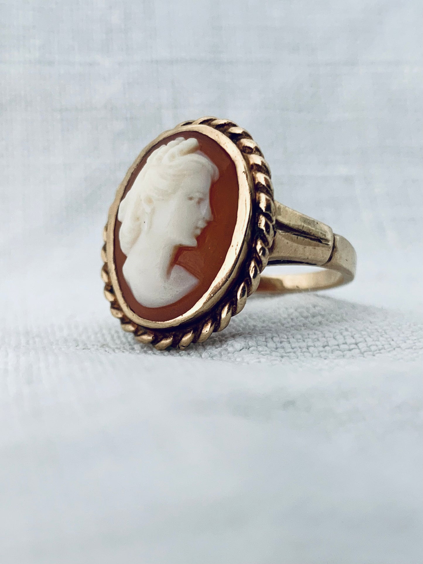 Cameo shell Classic 10ct gold beautiful cameo ring - hand carved well made vintage antique gold cameo shell estate find ring