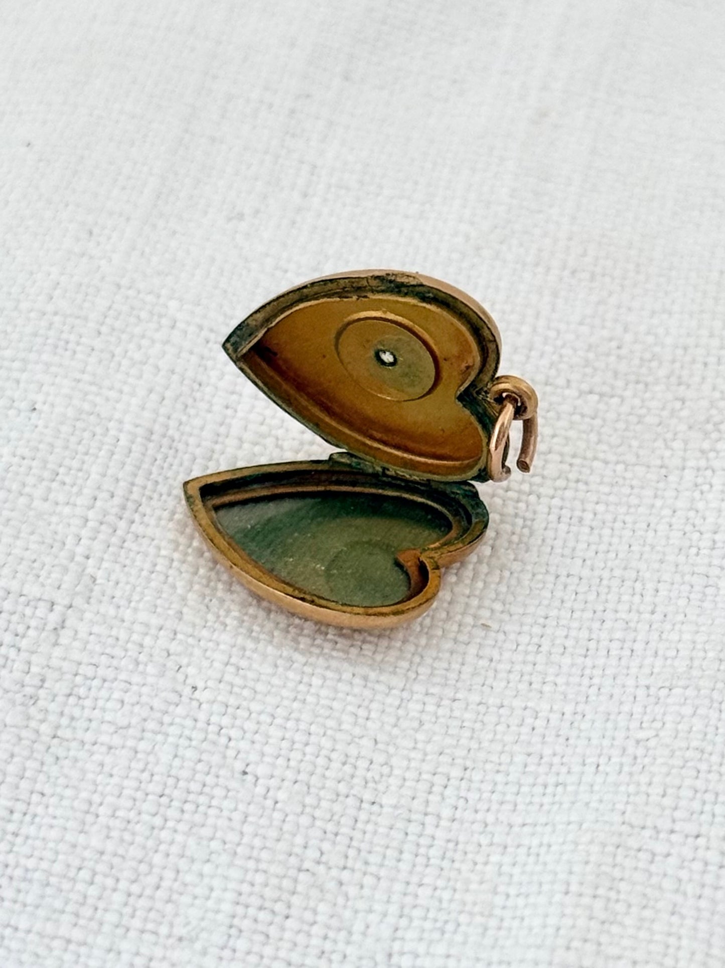 .1900s .9ct antique Art Nouveau diamond starburst desired Edwardian gold heart sweetheart locket