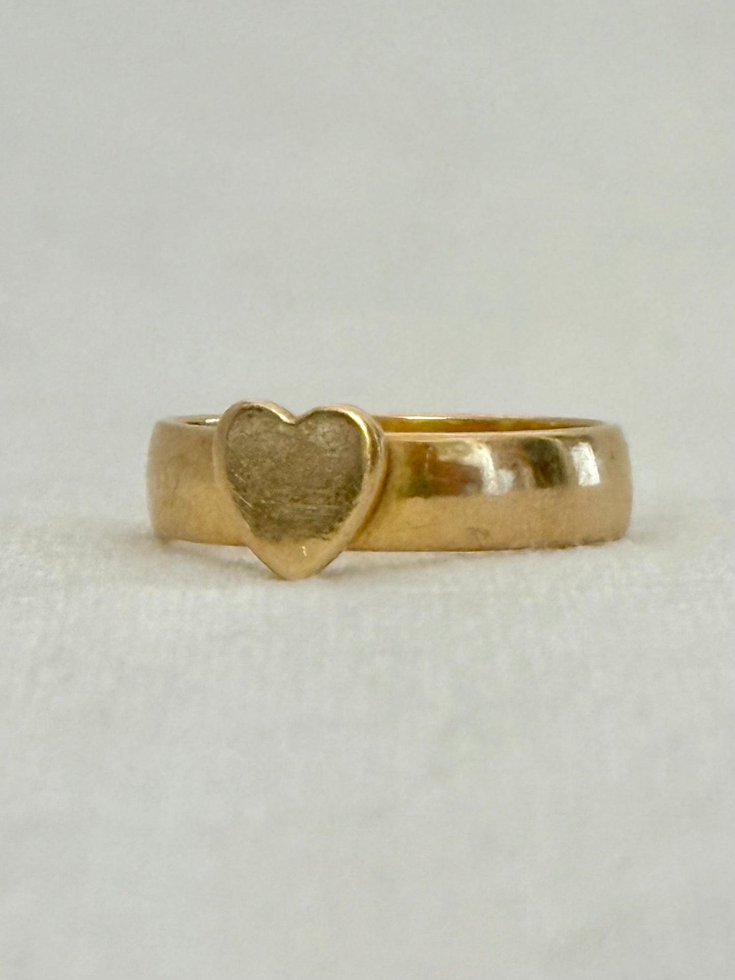 .18ct .1880s .1892 antique French .750 high carat yellow gold Bapst & Falize designer made heart love token band ring