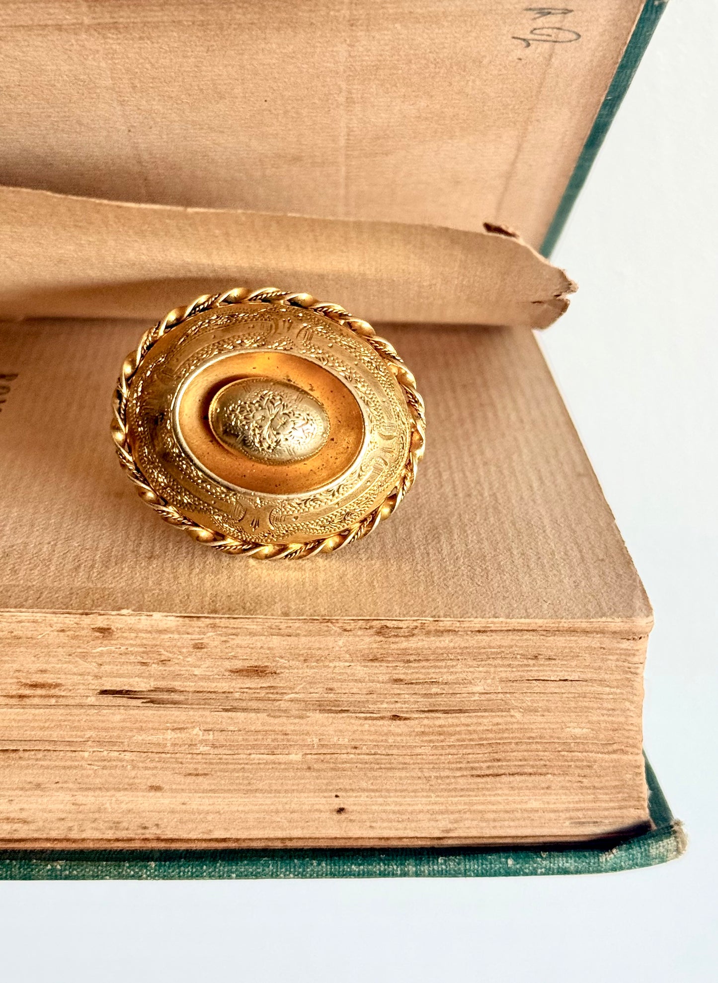 .1800s .1860s 1890s antique Victorian Grand Period fine yellow gold Pinchbeck floral oval target gold sweetheart brooch