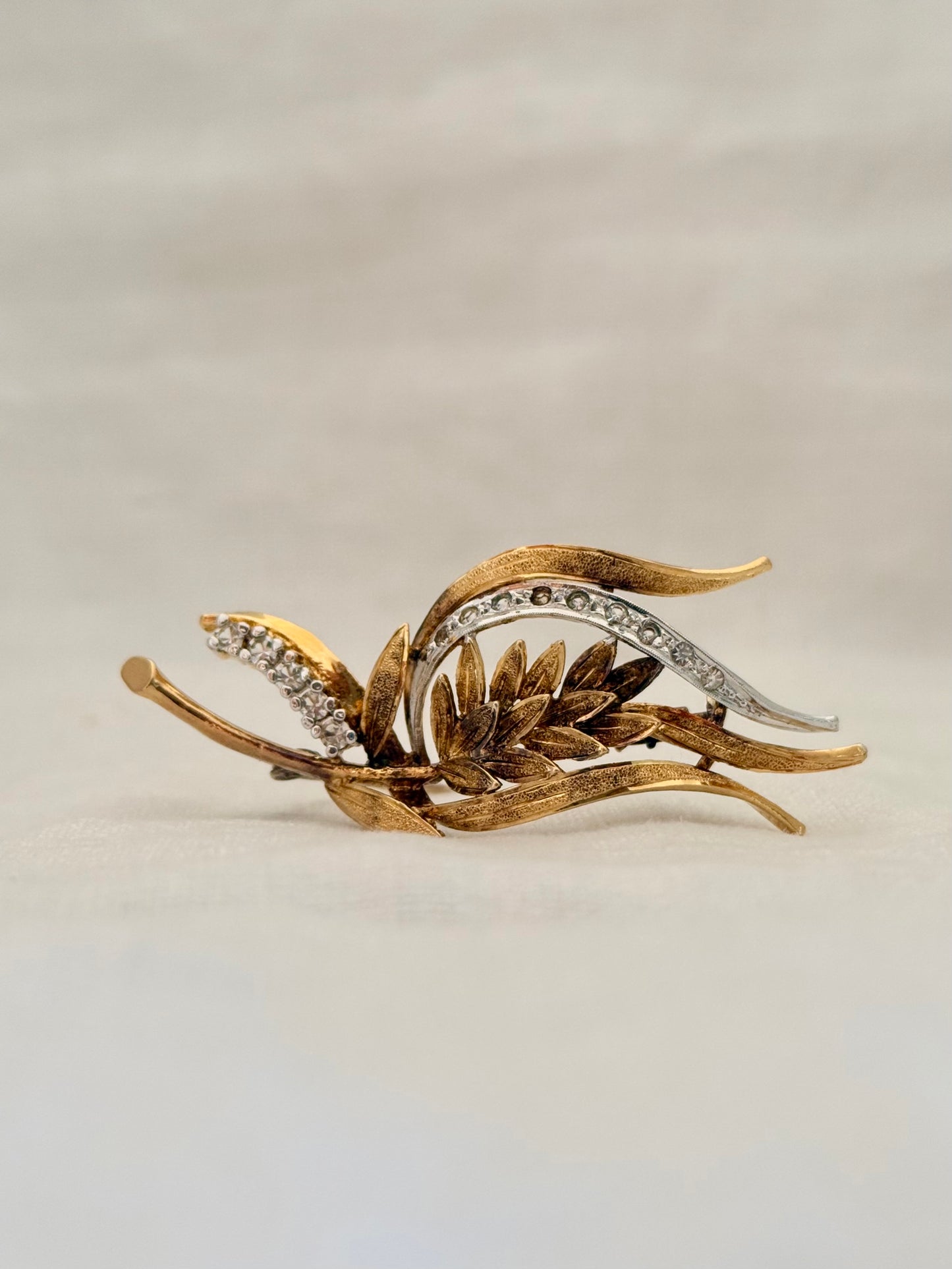 .1940s .1950s revival gold Wheat sheath and Leaf diamond paste spectacular costume gold metal costume dress brooch