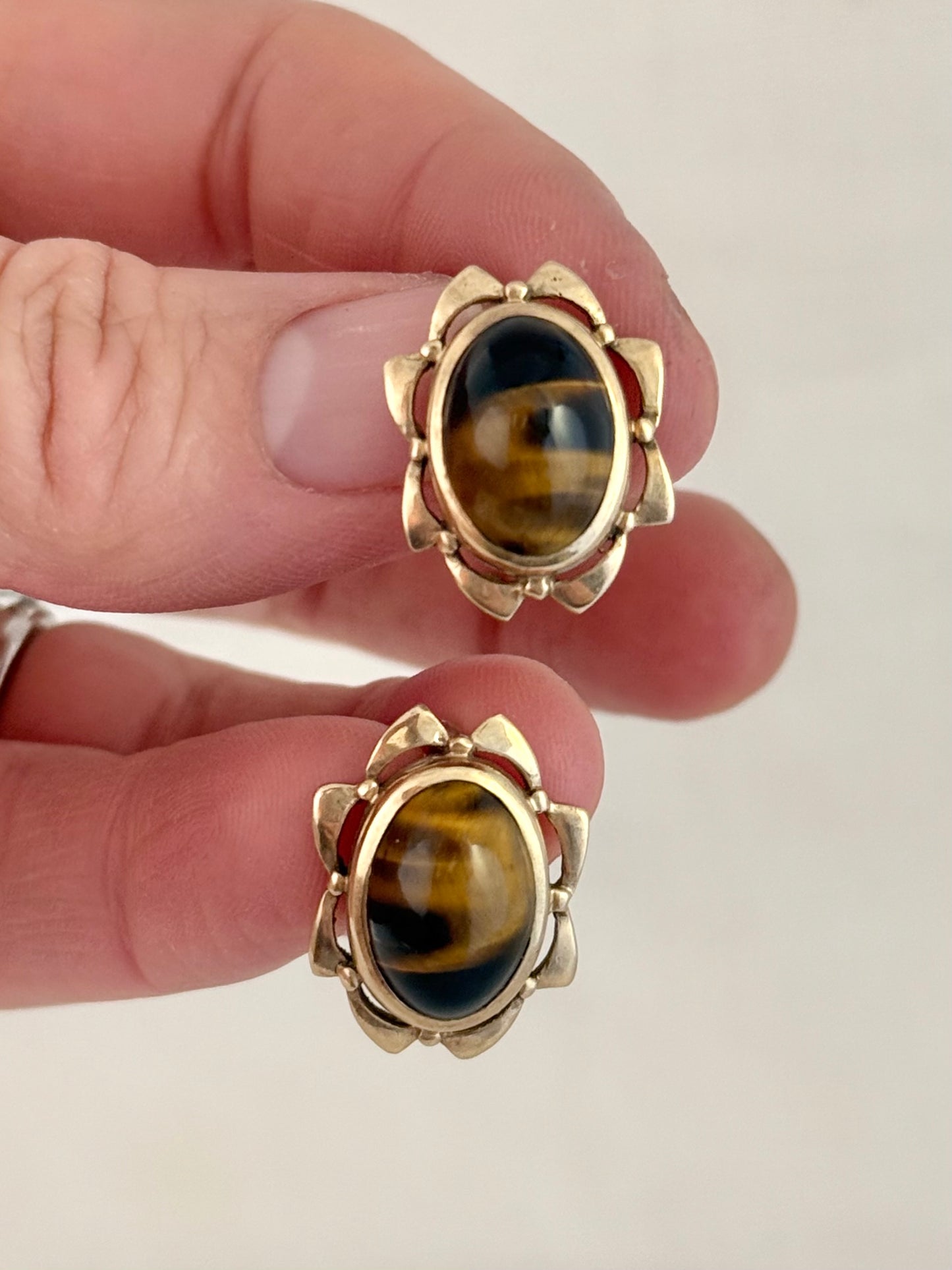 .1940s .1950s .375 .9ct gold Tigers Eye and modernist gold form drop dangle luxurious mid century modern earrings