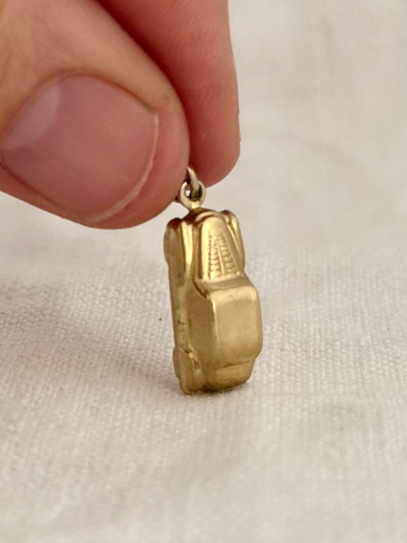 .375 .9ct gold vintage car charm pendant