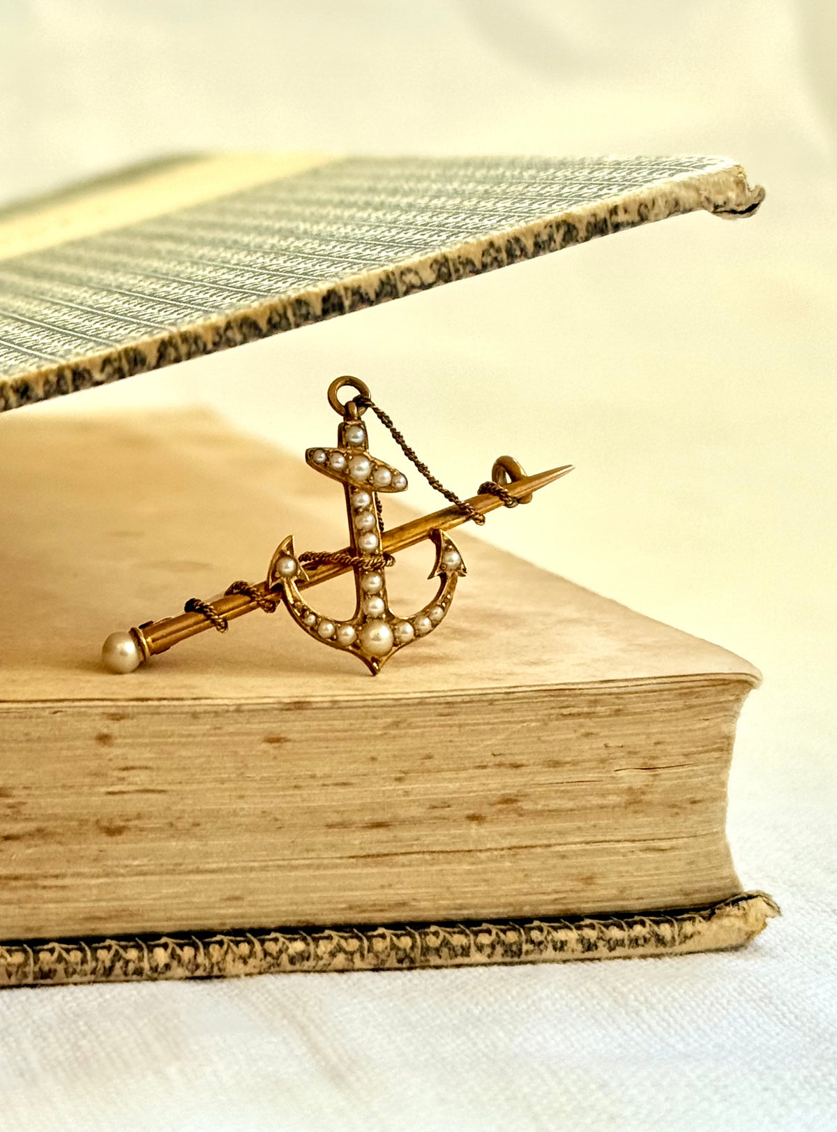 .15ct .1900s Art Nouveau Anchor seed pearl Edwardian 15ct gold sweetheart token heirloom brooch