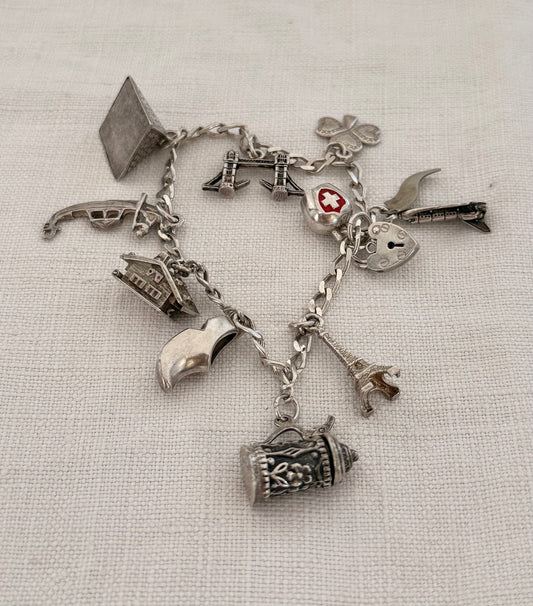 .10 charms .1990s World Traveller Silver landmark keepsake charm bracelet