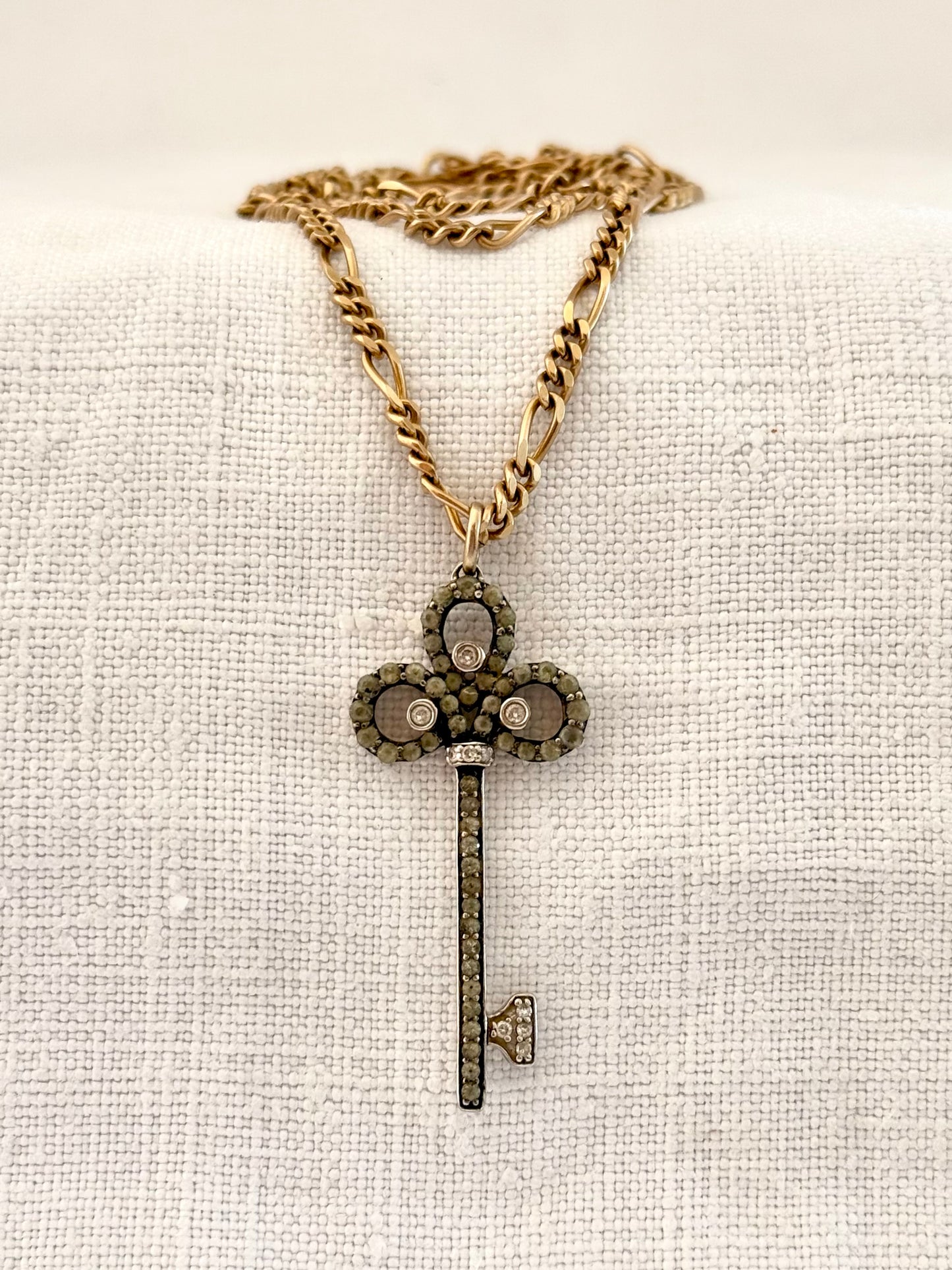 .18ct .750 .60 diamonds Brazilian designer white gold antique revival modernist diamond key luxury 18ct high carat gold and diamond studded romantic clover leaf key pendant