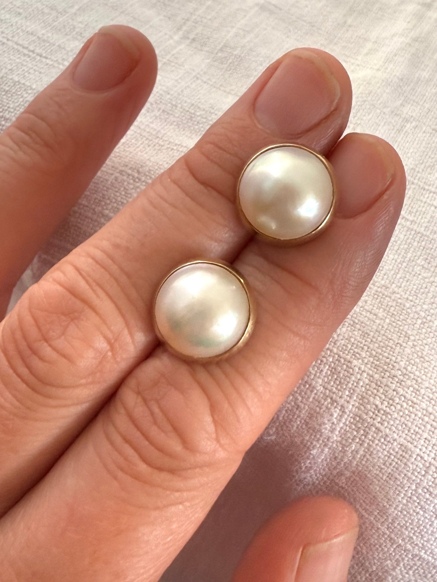 .375 14mm 1980s 9ct yellow gold luxurious and classic white Mabe pearl well sized retro classic post stud gold Mabe pearl earrings