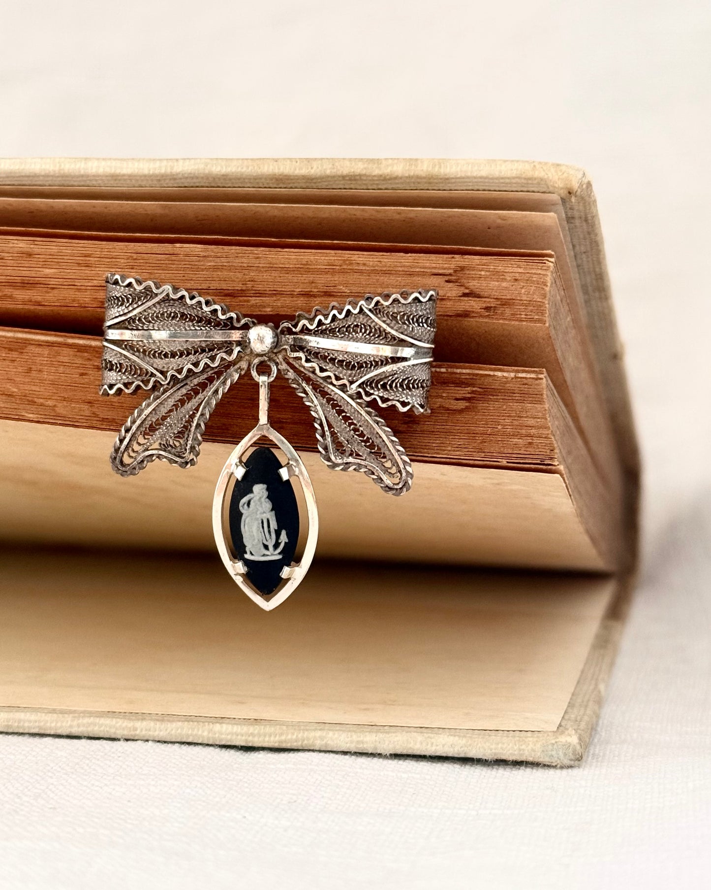.1940s .1970s .925 artisan made fine filigree open work Malta hand made fine silver wire woven ribbon bow pin brooch with Wedgwood charcoal black vintage Jasperware high relief cameo dangle