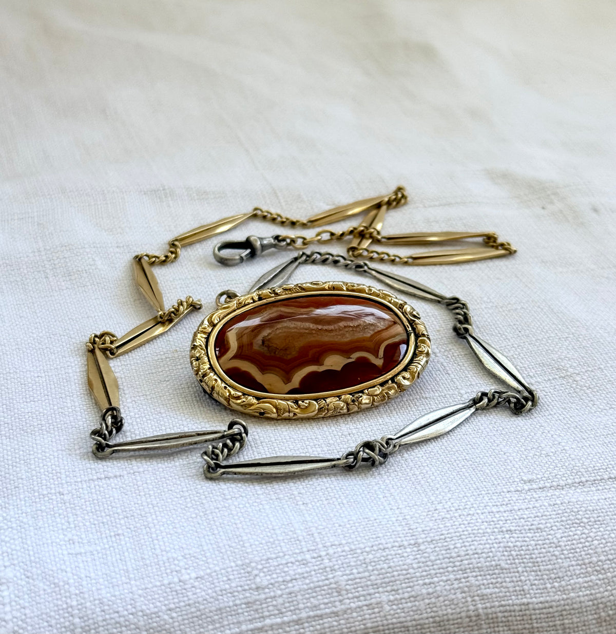 .1850s .1870s antique crystalline geological form Agate Victorian cased gold baroque style romantic red agate stone form oval brooch