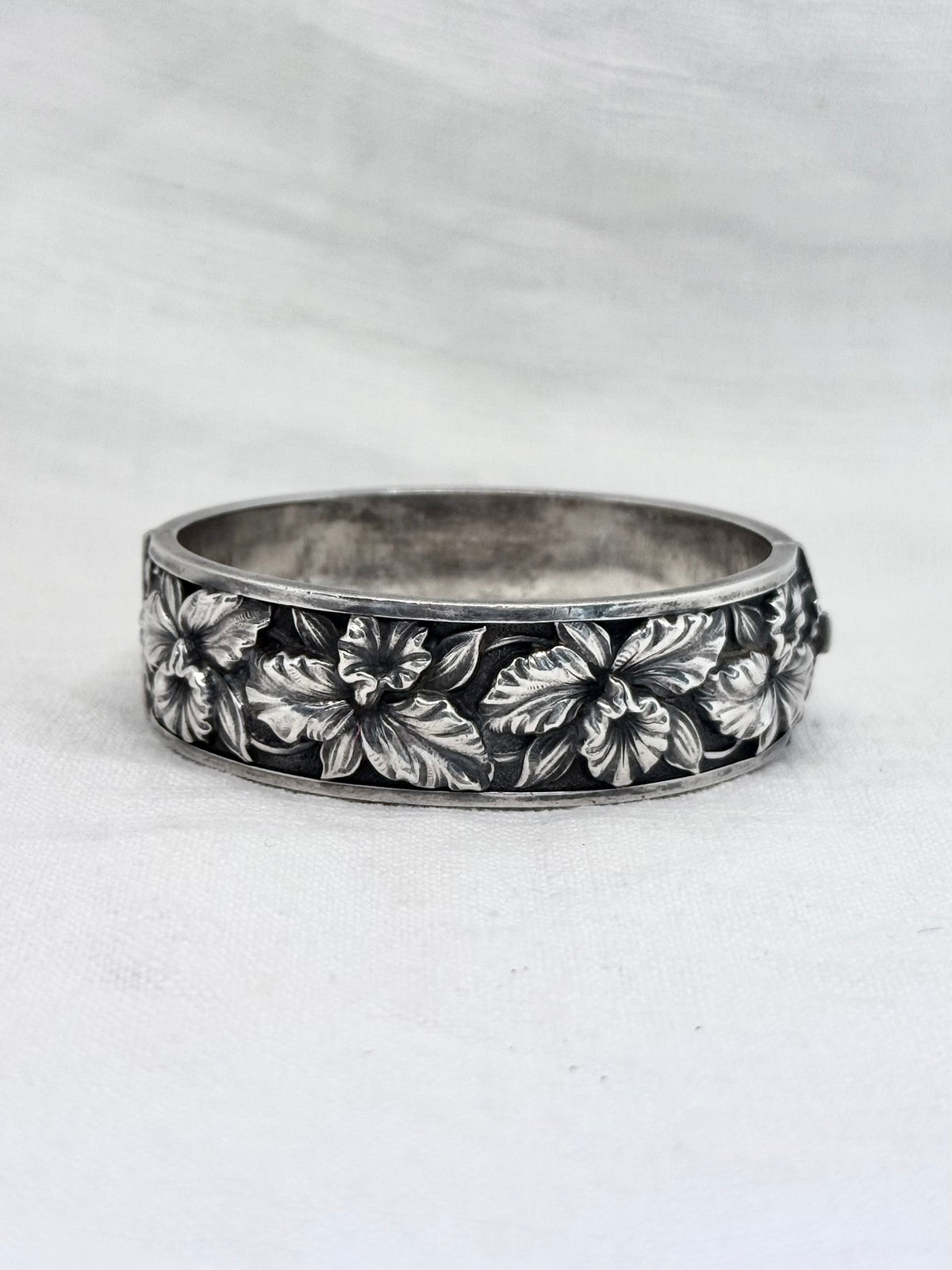 .1930s .1940s Daffodil bouquet floral Victorian revival German sterling silver romantic flower cuff clasp bangle