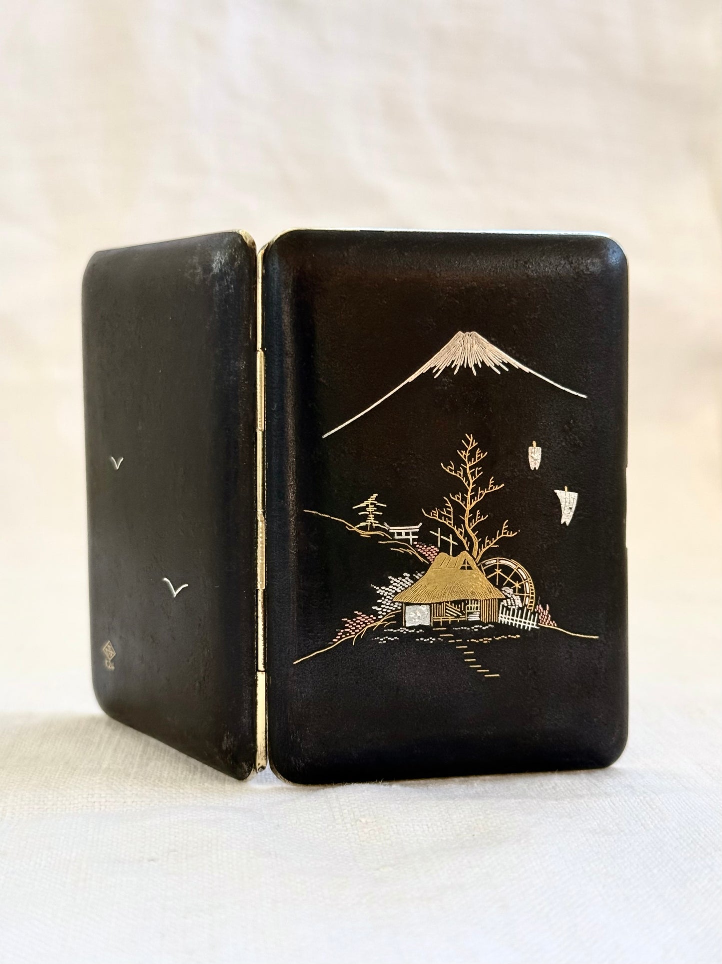 .1930s .1940s .24k gold collectors Japanese craft-man studio made Damascene mixed metal inlay oriental treasure cigarette trinket case