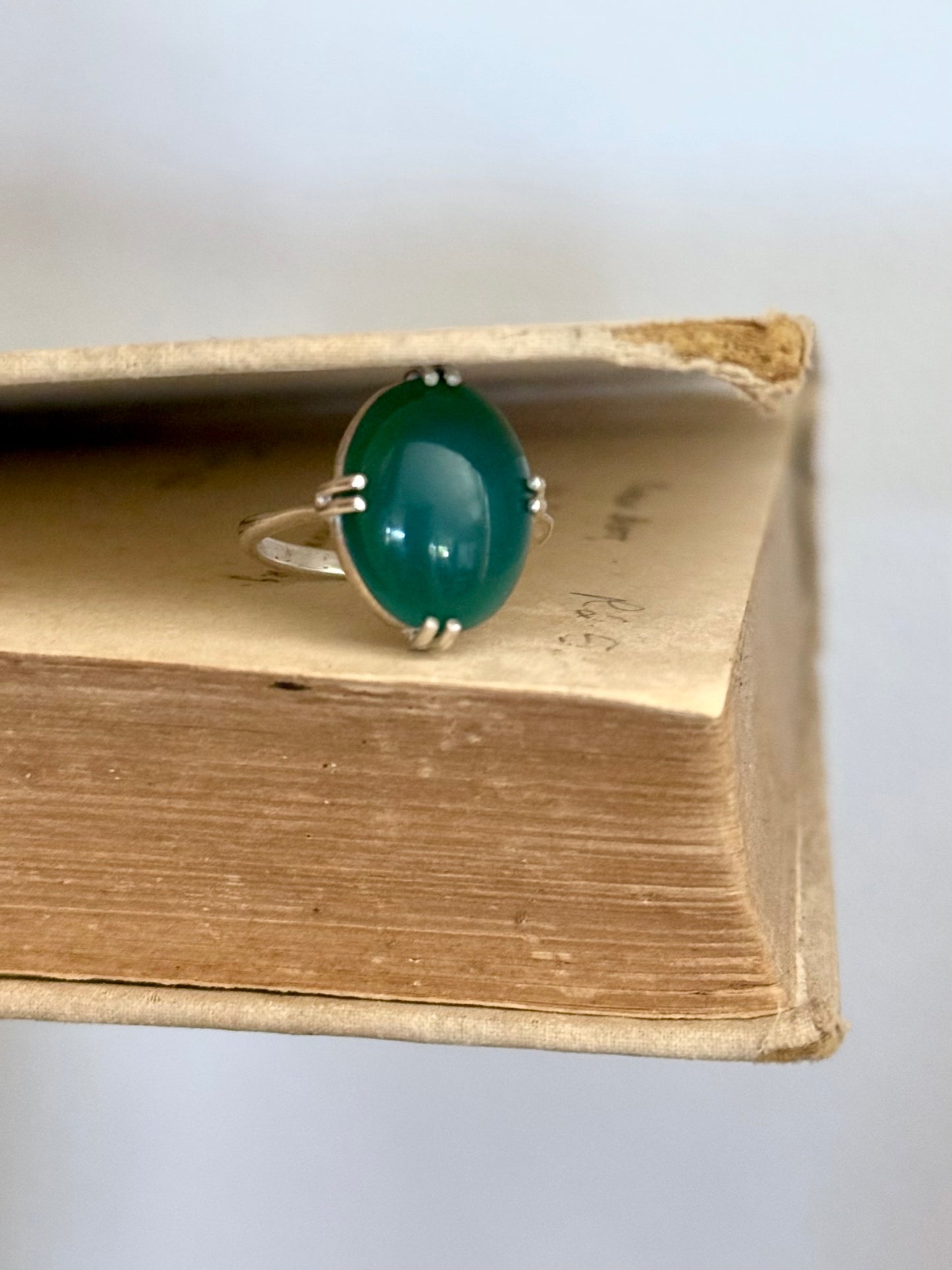 .1970s .925 Modernist Green Onyx silver artisan made sterling silver cocktail ring