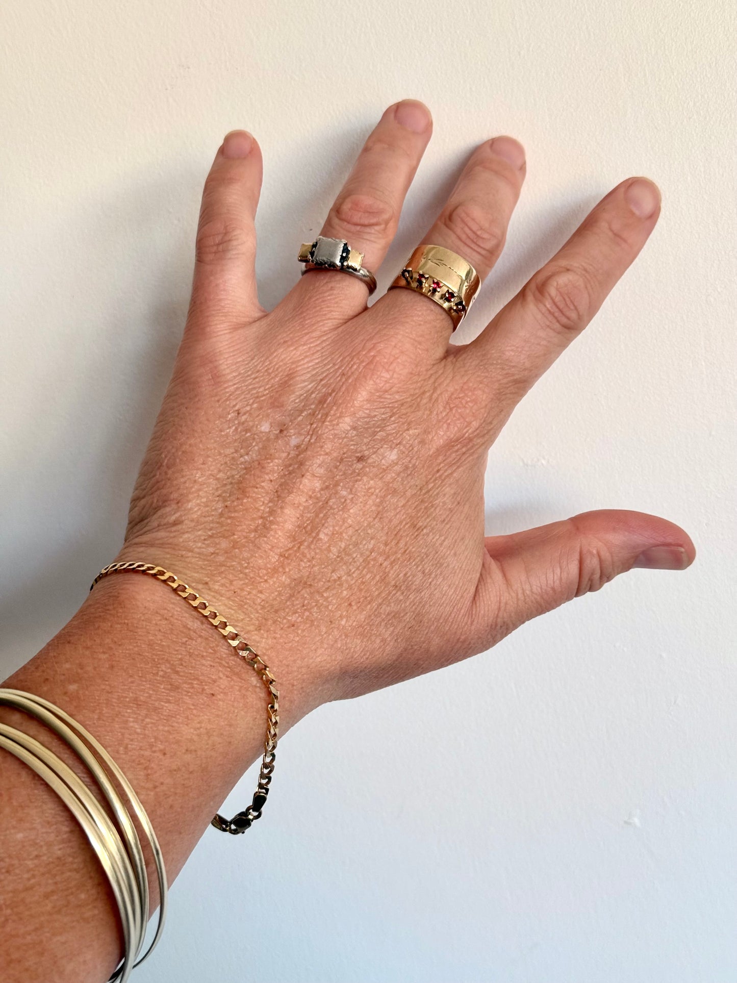 .1960s .375 Italy 9ct gold mid century modern square link cuban link modernist yellow gold Unoaerre Italian goldsmith designer chain bracelet