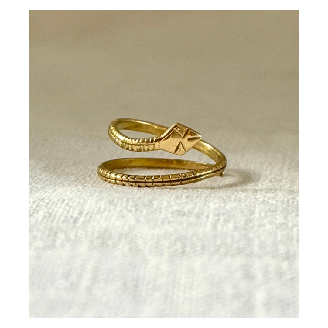 .1910s .1920s .20ct .833ct Arts & Crafts hand made high carat gold coiled serpent snake ring