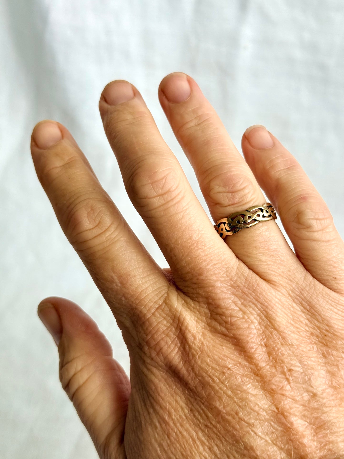 .1900s .1960s .375 .9ct Celtic Weave Traditional Irish Welsh love token sweetheart commitment token gold ring band