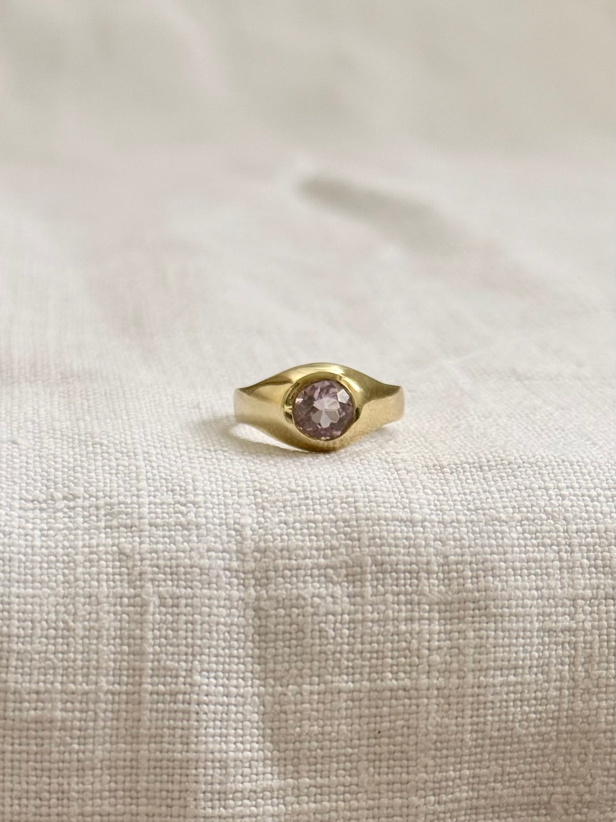 .1970s .375 .9ct Amethyst gemstone modernist 9ct gold classic signet unisex gypsy romantic purple gemstone gold pinky ring