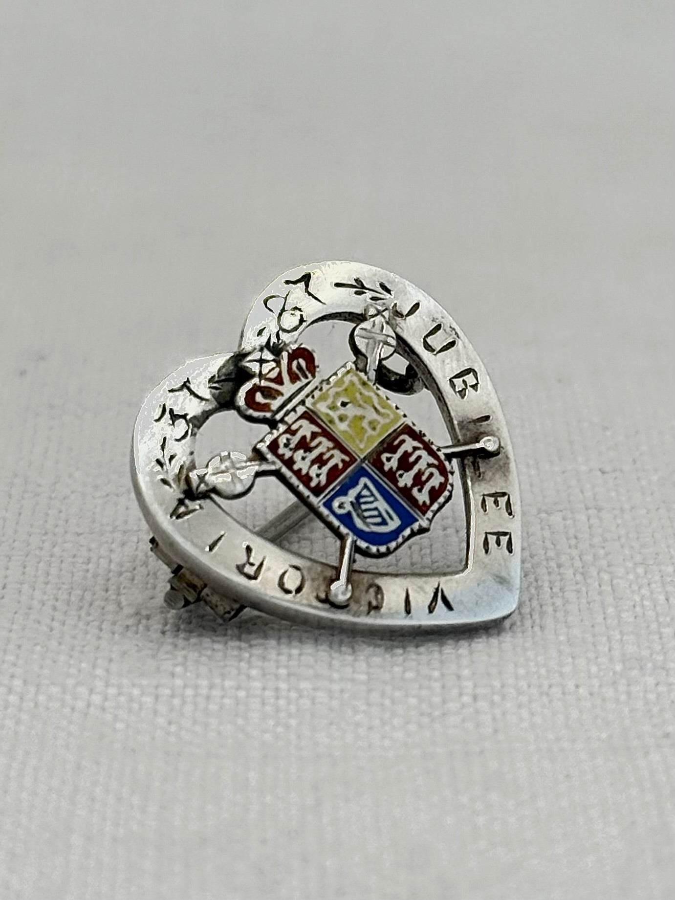 .1837 .1887 .925 antique Victorian sentimental heart Queen Victoria Golden 50 years silver British crest jubilee brooch
