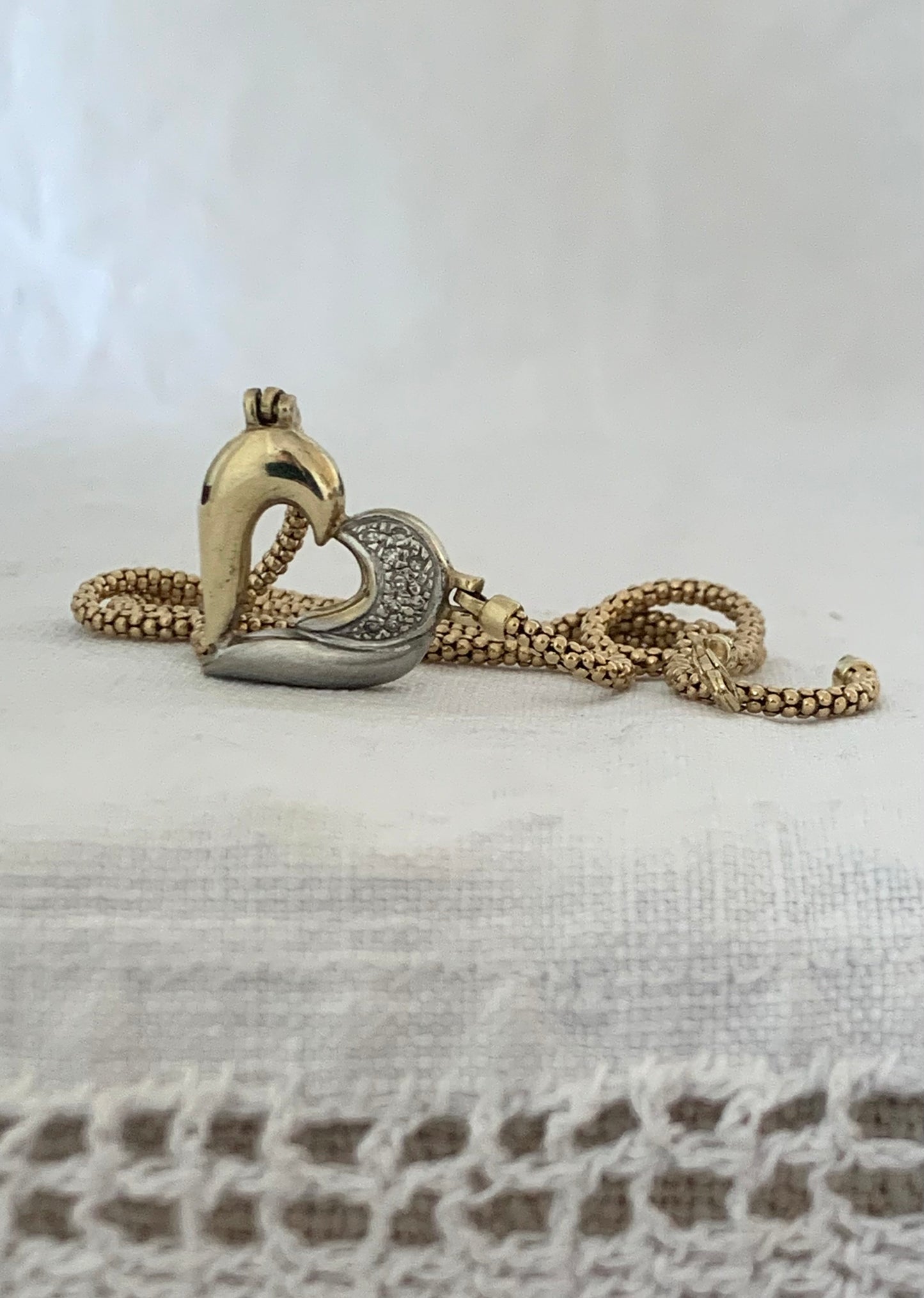 .1980s .375 9ct gold Classic retro modernist Diamond heart love token necklace