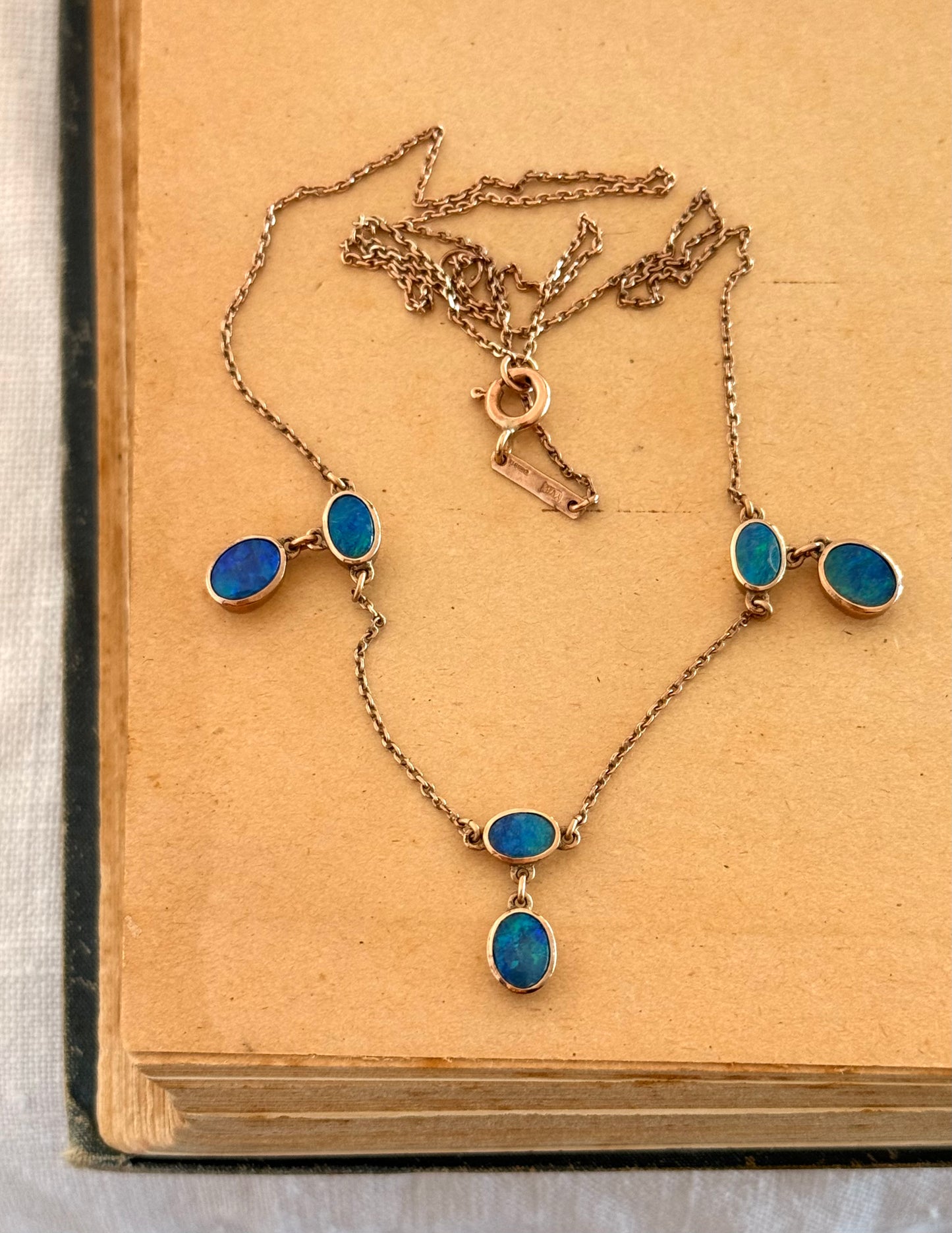 .1917 .375 .9ct Antique Art Nouveau 9ct rose gold Lariat Riviera Natural black Australian boulder Opal elegant drop dangle necklace